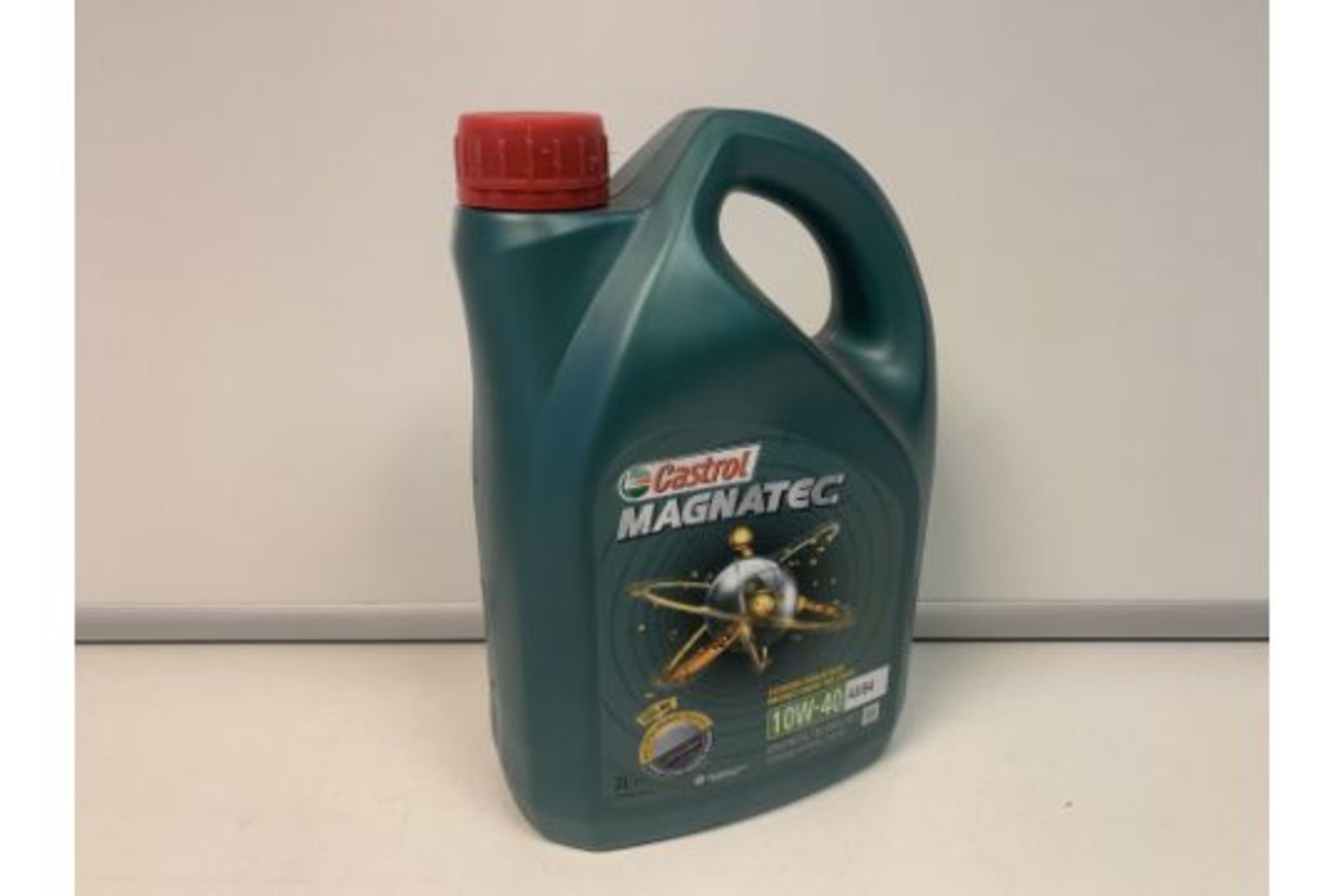 8 X NEW SEALED 2L TUBS OF CATROL MAGNATEC 10W-40. SYNTHETIC TECHNOLOGY FOR PETROL OR DIESEL