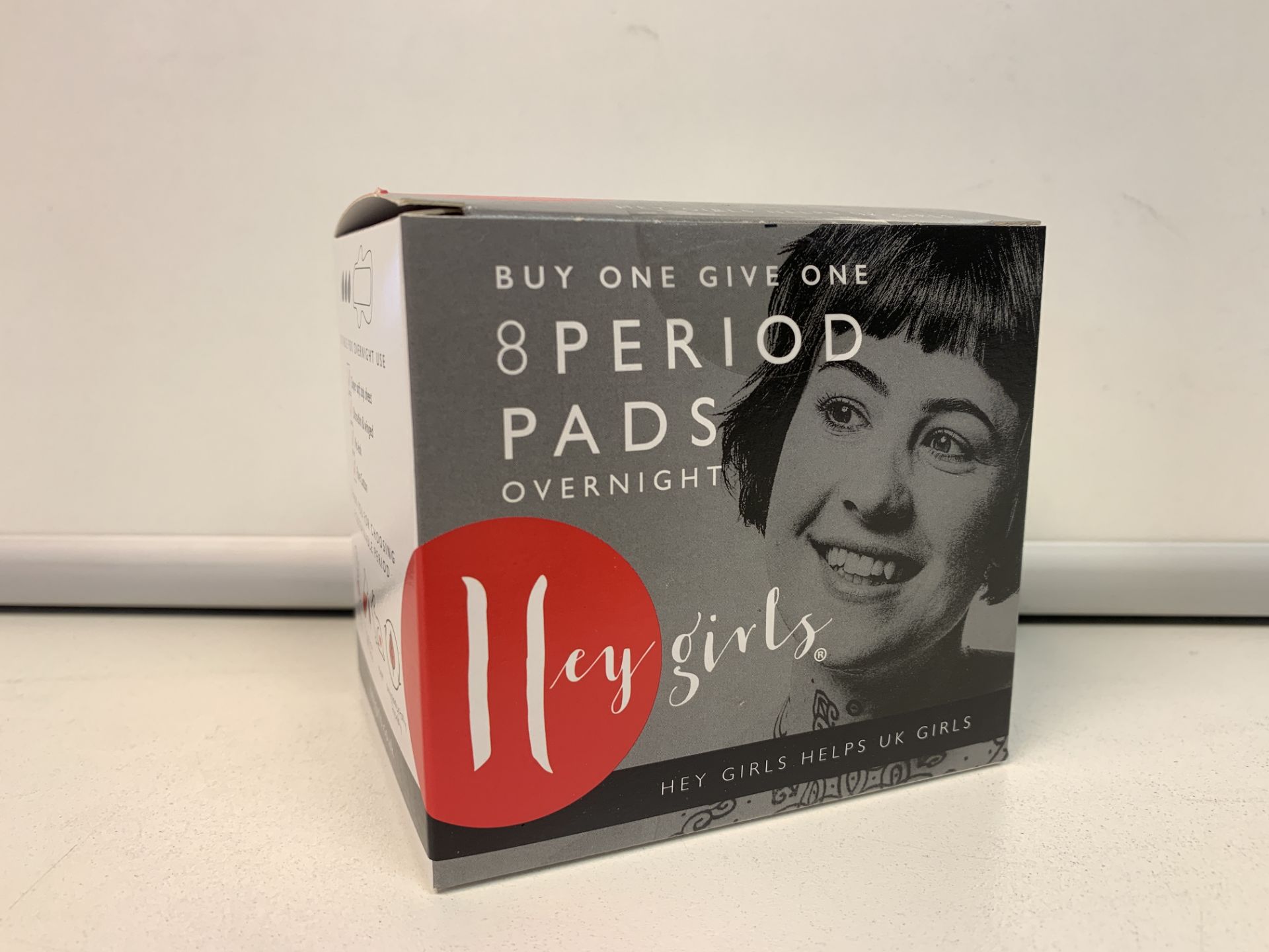 96 X BRAND NEW PACKS OF 8 HEY GIRLS OVERNIGHT PERIOD PADS IN 4 BOXES R2