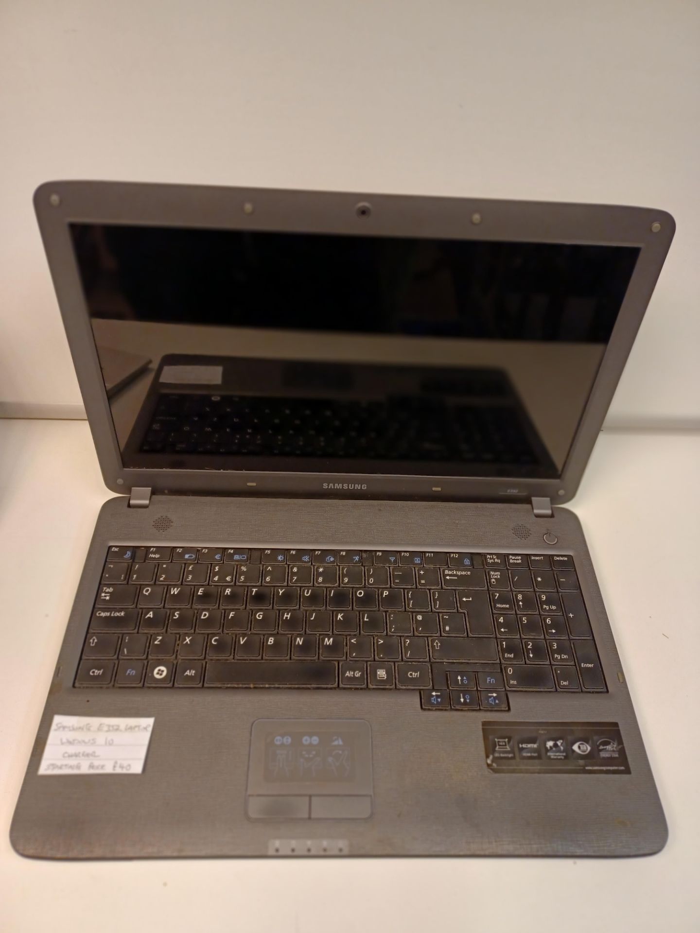 SAMSUNG E352 LAPTOP, WINDOWS 10, CHARGER