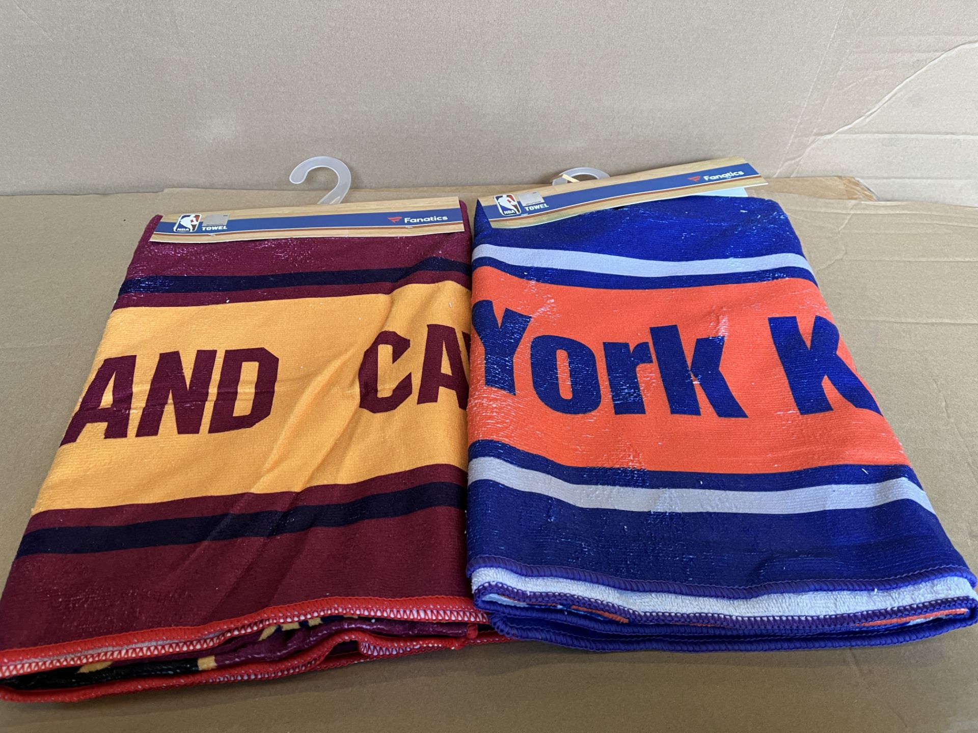 20 X BRAND NEW OFFICIAL NBA TOWELS VARIOUS TEAMS INCLUDING NEW YORK KNICKS, CHICAGO BULLS ETC S1