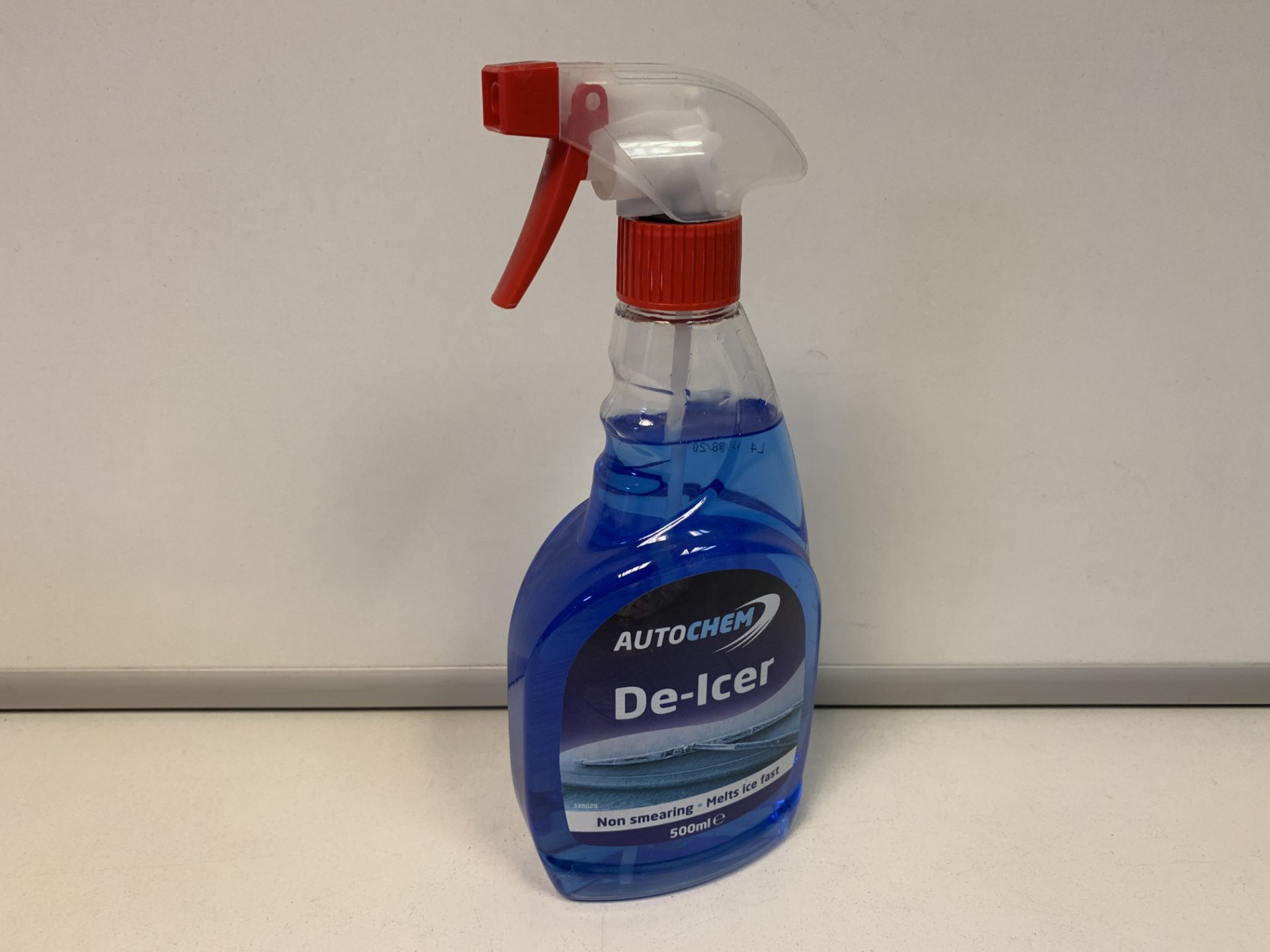 60 X NEW 500ML SPRAY BOTTLES OF AUTOCHEM DE-ICER. NON SMEARING. MELTS ICE FAST.