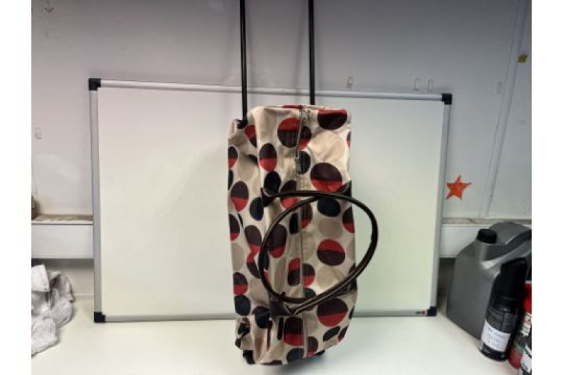 6 X NEW PACKAGED POLKA DOT TROLLEY BAGS