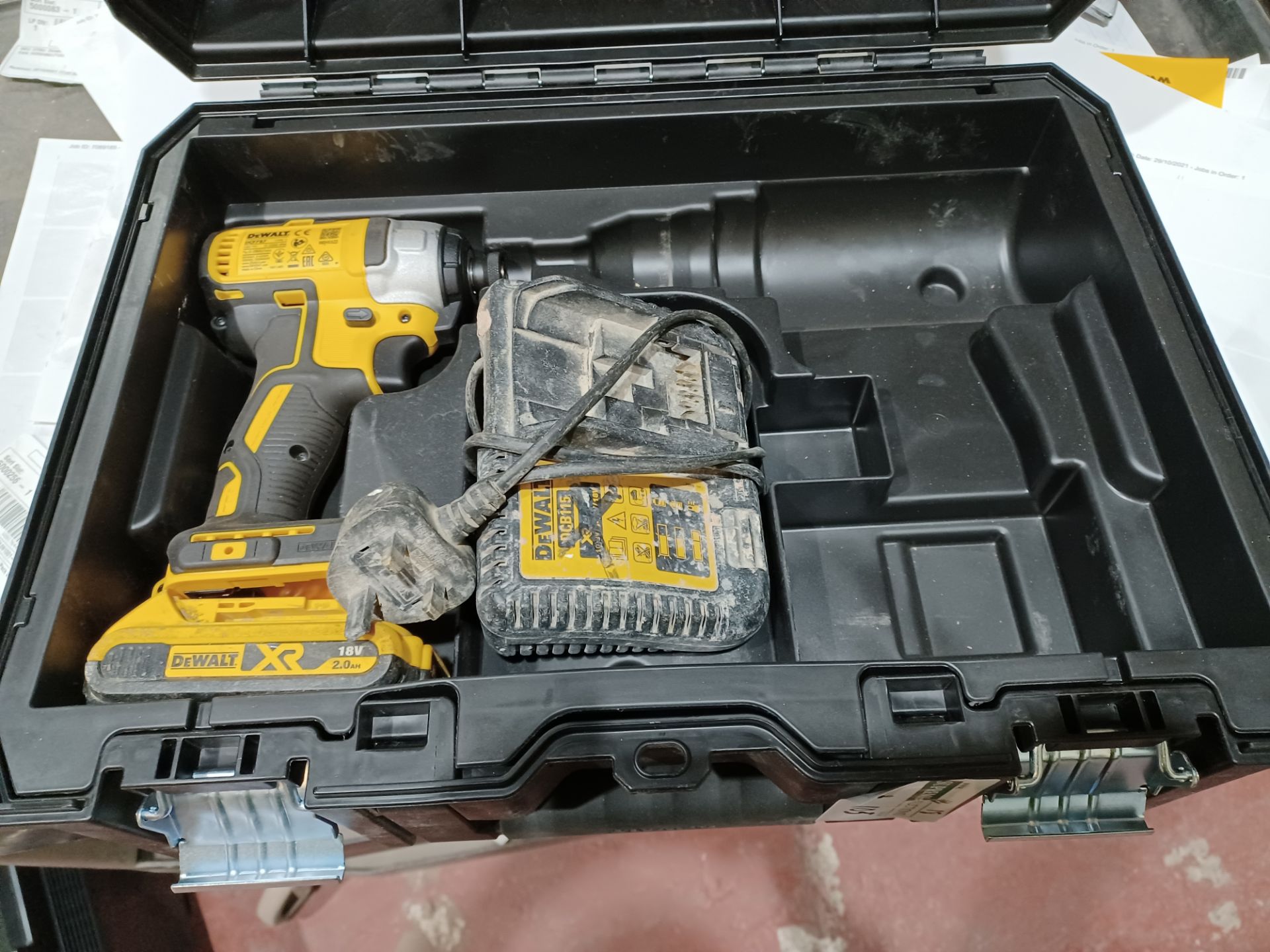 DEWALT DCK2060M2T-SFGB 18V 4.0AH LI-ION XR BRUSHLESS CORDLESS IMPACT DRIVER ONLY WITH CHARGER