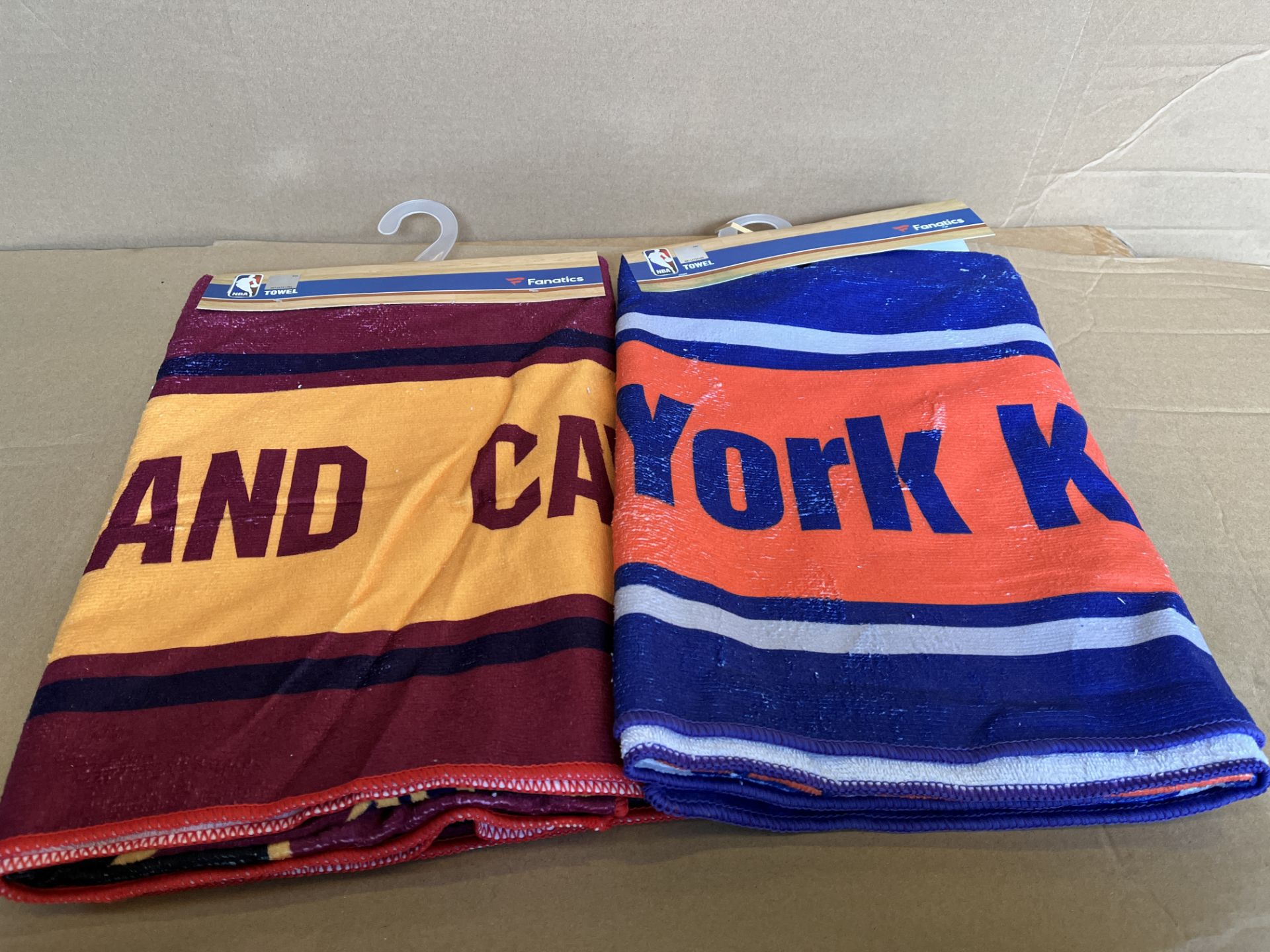 20 X BRAND NEW OFFICIAL NBA TOWELS VARIOUS TEAMS INCLUDING NEW YORK KNICKS, CHICAGO BULLS ETC S1