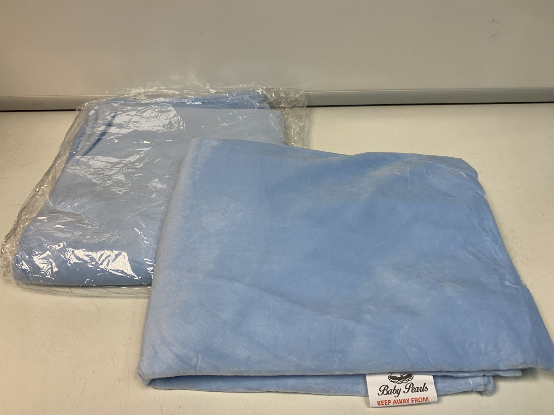 40 X BRAND NEW BABY PEARL BABY BLANKETS IN BLUE AND PINK 98X70XM S1 RRP £11