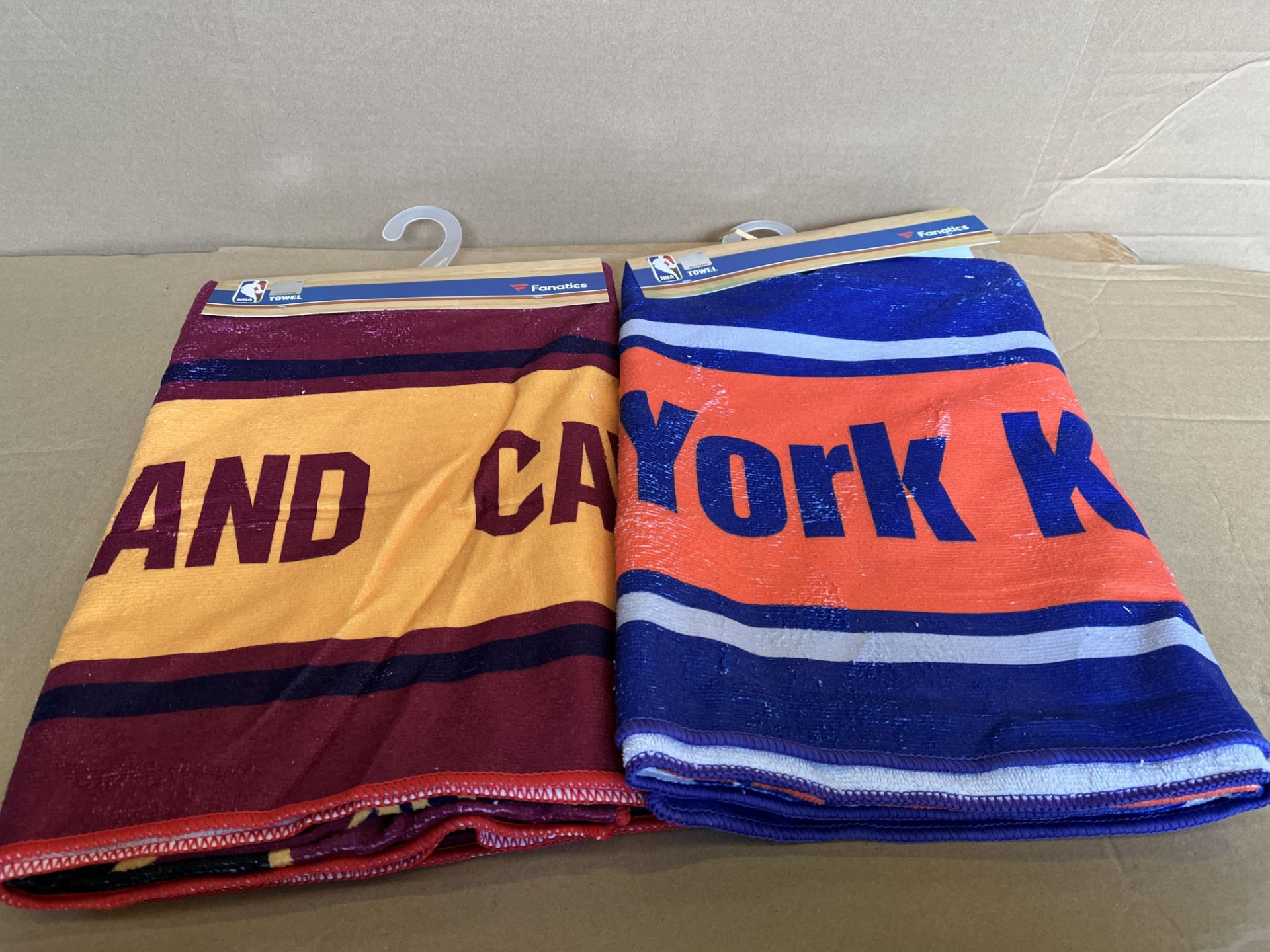 20 X BRAND NEW OFFICIAL NBA TOWELS VARIOUS TEAMS INCLUDING NEW YORK KNICKS, CHICAGO BULLS ETC S1