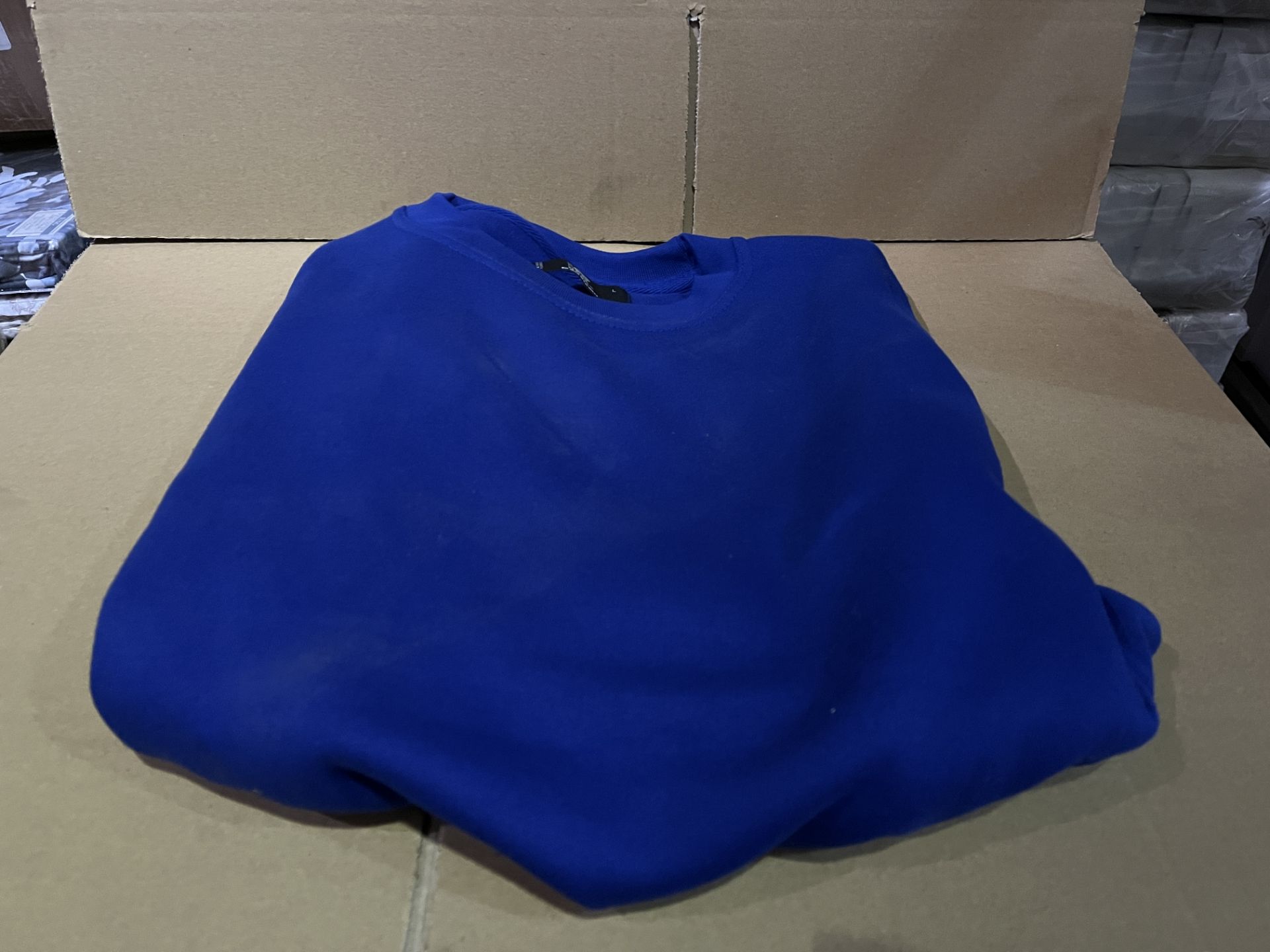 25 X BRAND NEW BEAR BLUE SWEATTOPS SIZE LARGE R10