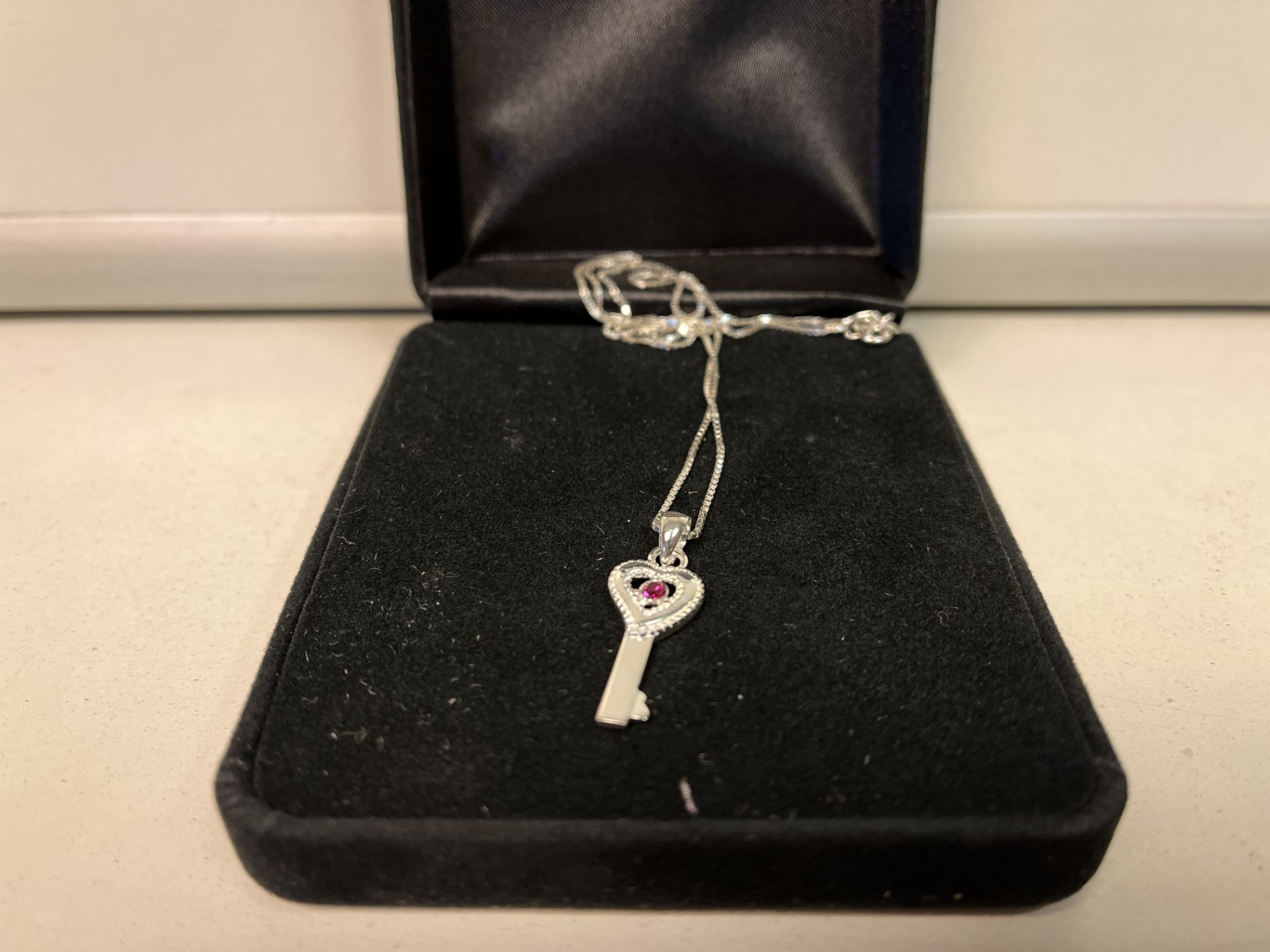 40 x NEW GIFT BOXED - GIANI JEWELLERY STERLING SILVER NECKLACE AND KEY PENDANT WITH PURPLE GEMSTONE.