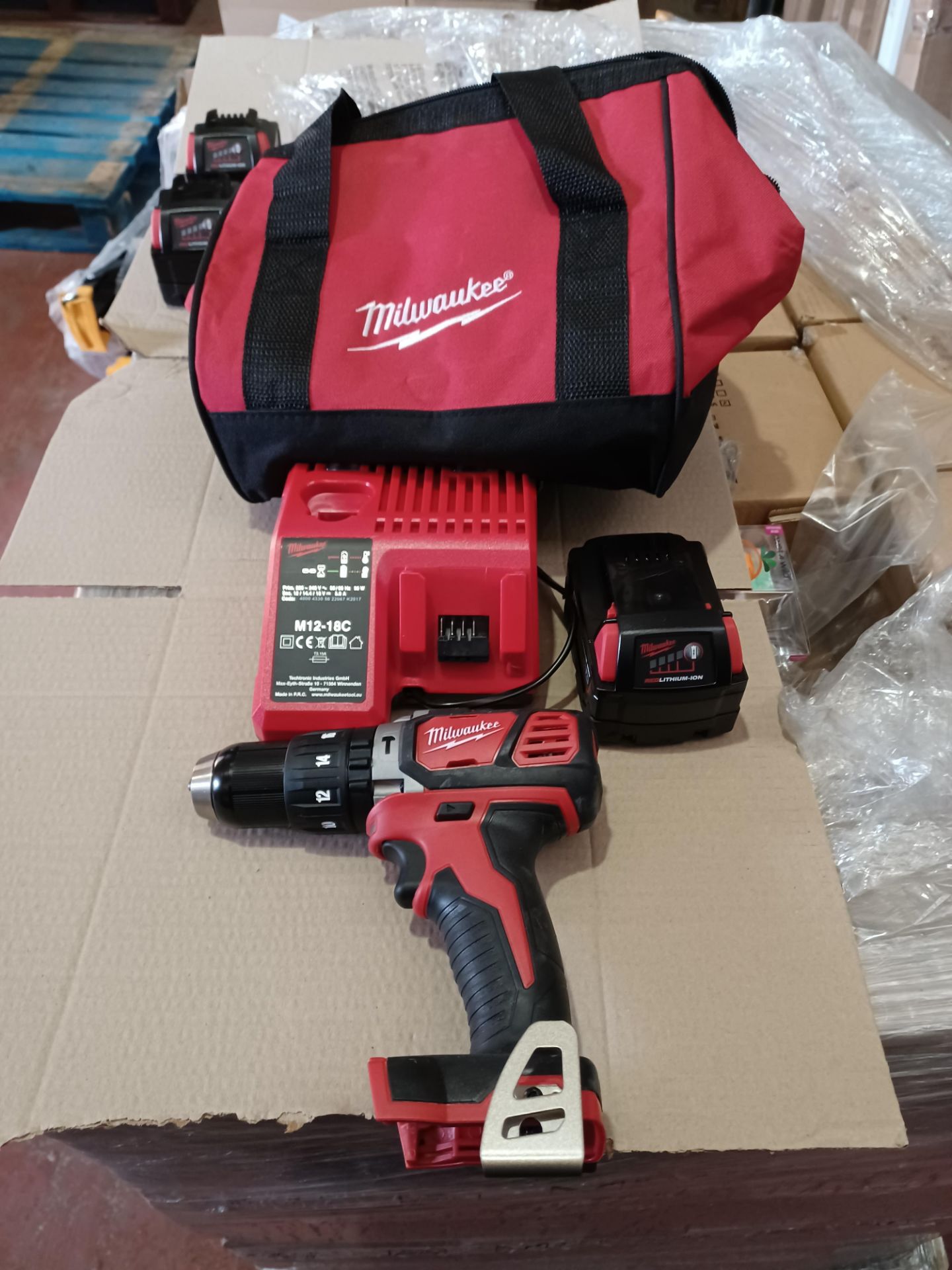 MILWAUKEE M18 BPD LI ION BRUSHLESS WITH 1 BATTERY CHARGER AND CARRY KIT - BW