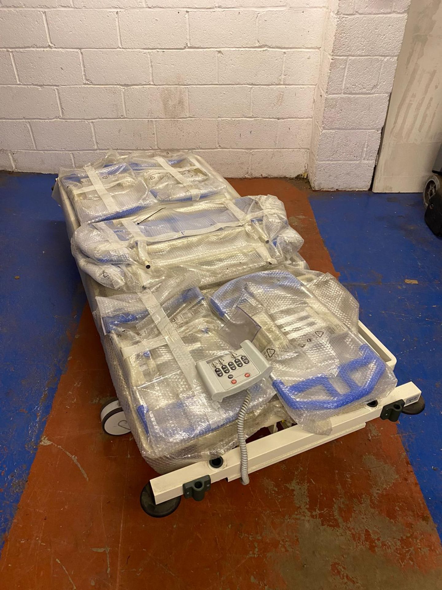 BRAND NEW Electric hospital bed 90-120cm XXL-REHAB RRP £14500