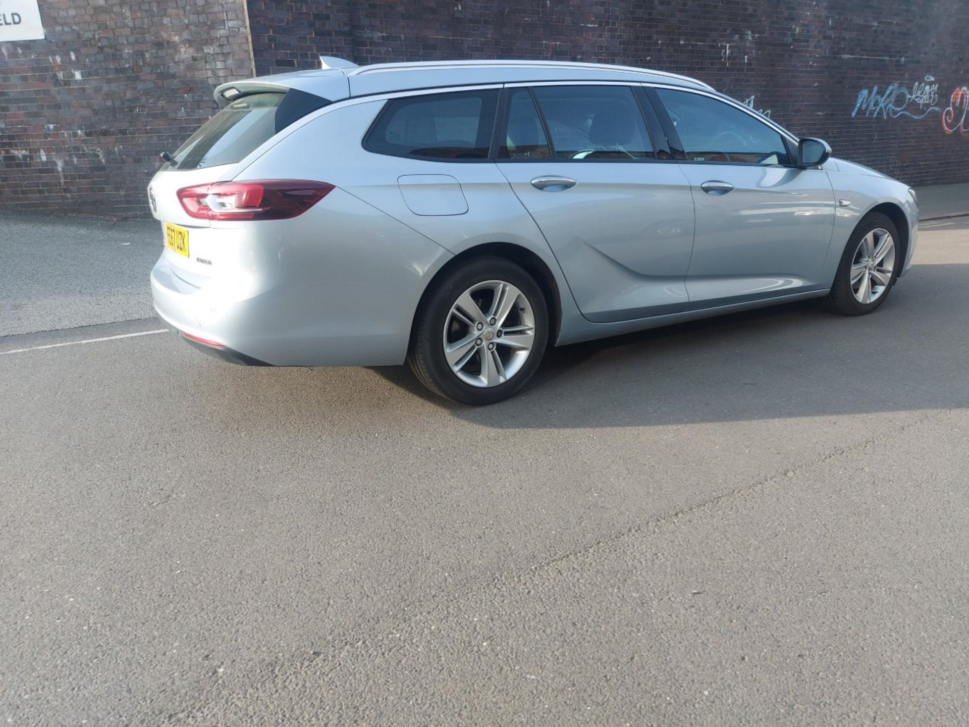 FE67 UZK - VAUXHALL INSIGNIA DIESEL SPORTS TOURER - 1.6 Turbo D ecoTec Tech Line Nav.  Fuel type: - Image 5 of 13