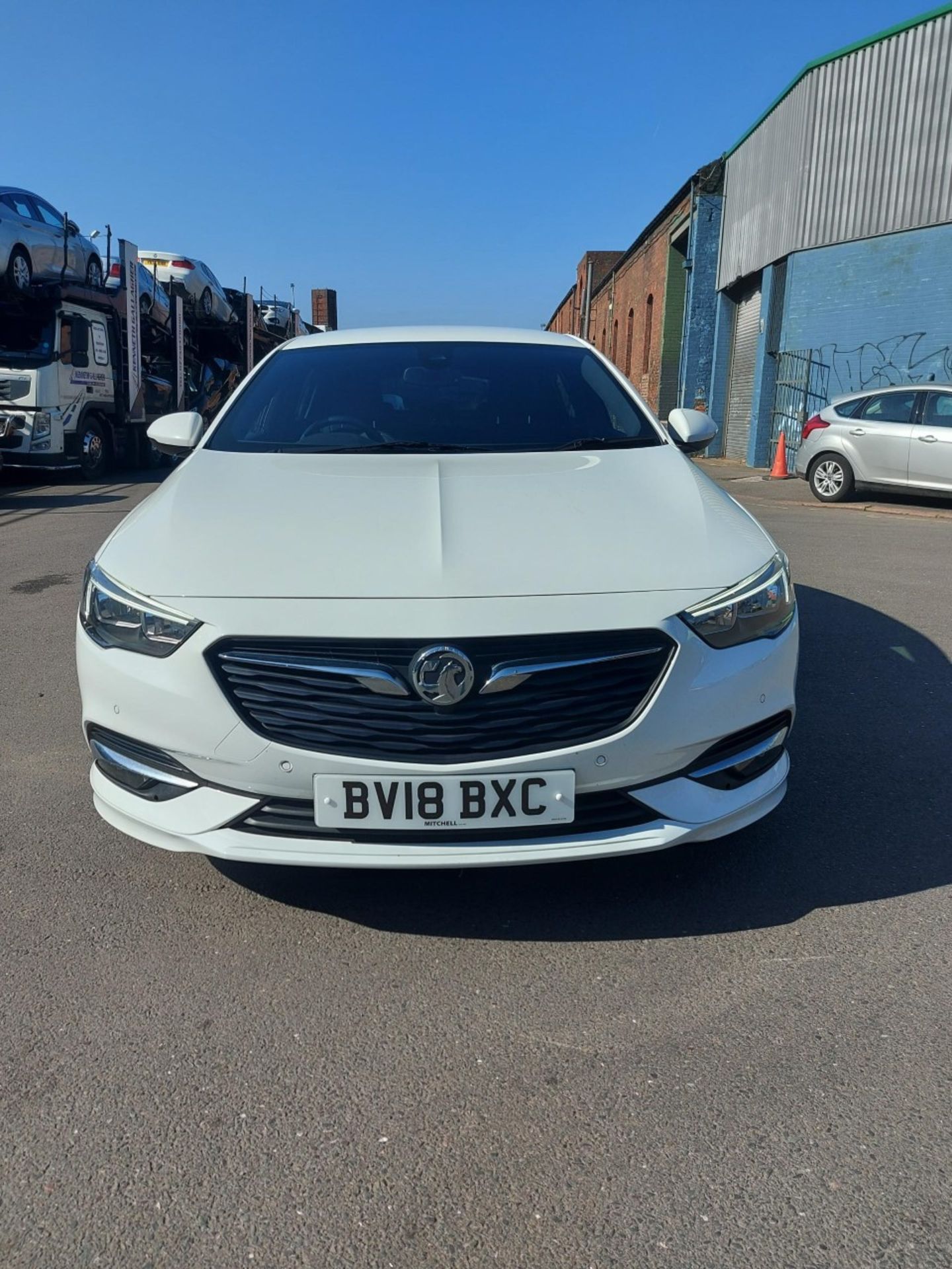 BV18 BXC - VAUXHALL INSIGNIA DIESEL GRAND SPORT - 2.0 Turbo D SRi Vx-line Nav 5dr. Colour:White. - Image 5 of 15