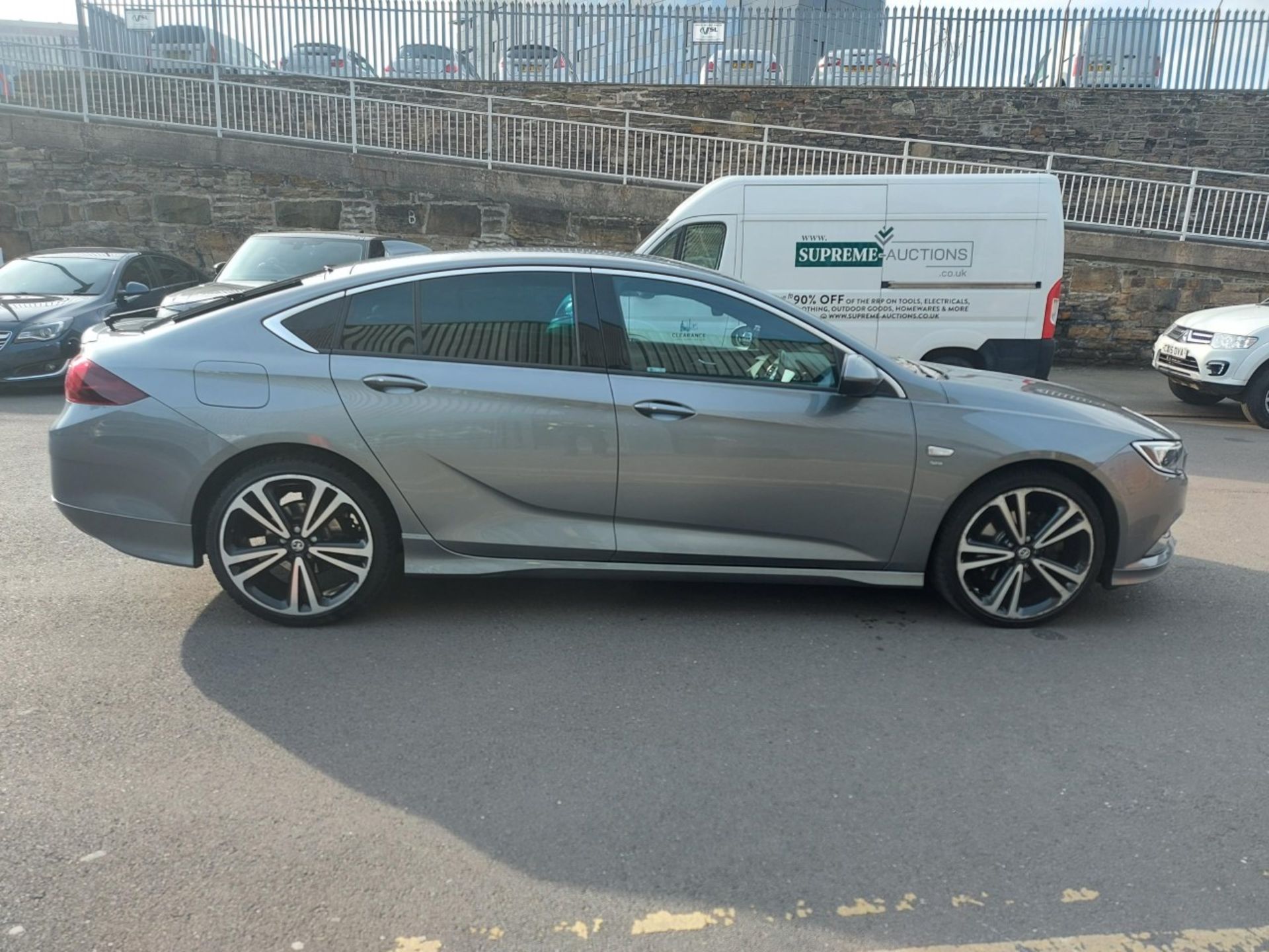 FG67 JYR - VAUXHALL INSIGNIA DIESEL GRAND SPORT - 2.0 Turbo D SRi Vx-line Nav 5 door.   Colour: - Image 9 of 15