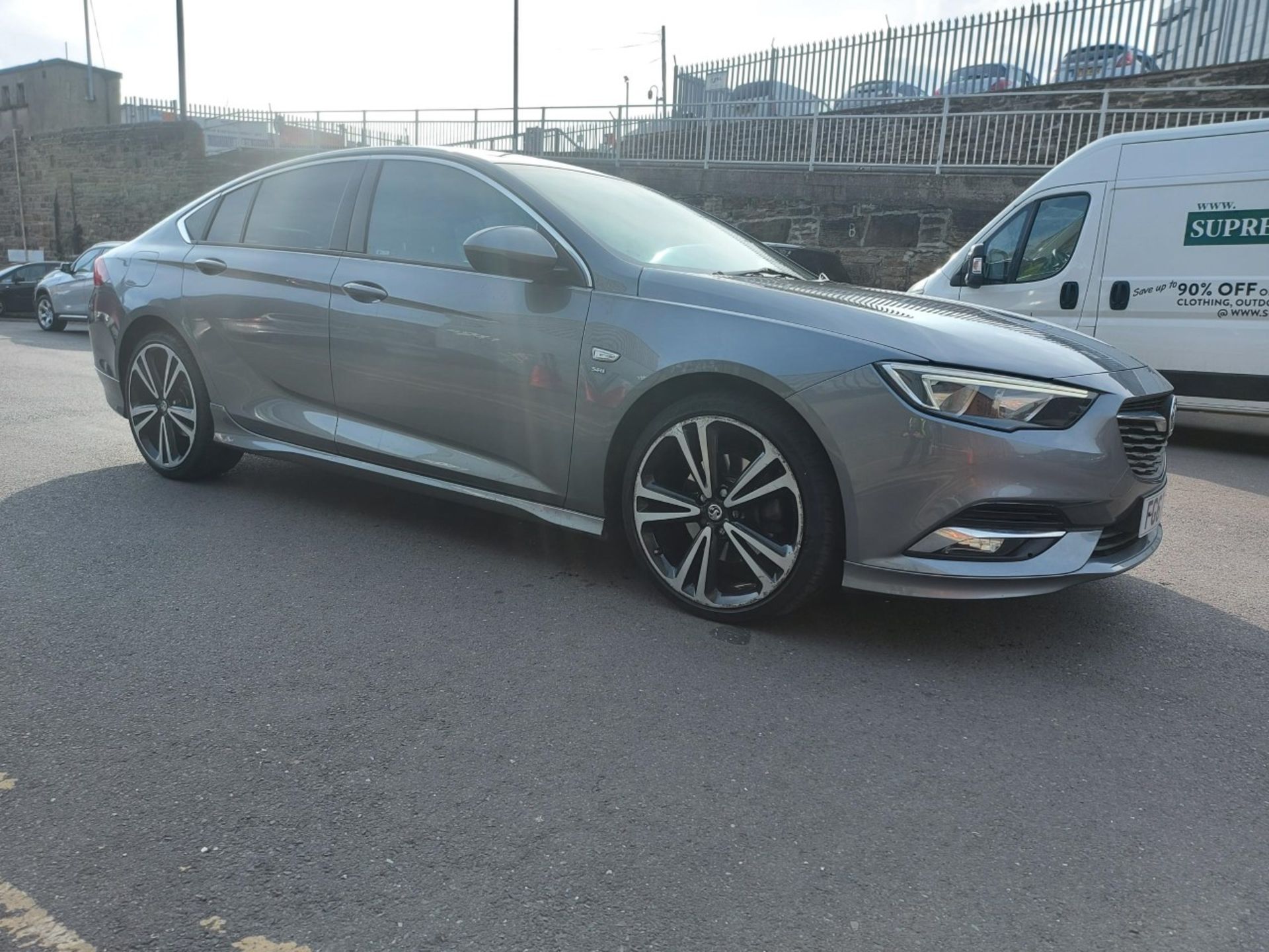 FG67 JYR - VAUXHALL INSIGNIA DIESEL GRAND SPORT - 2.0 Turbo D SRi Vx-line Nav 5 door.   Colour: