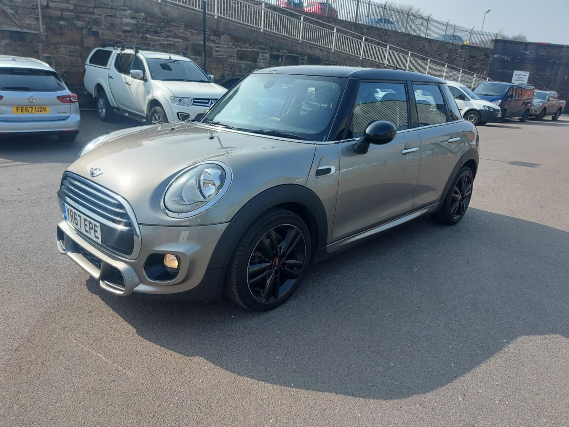 YR67 EPE - MINI 1.5 Cooper 5dr HATCHBACK. Date registered: 12 September 2017. - Image 7 of 14