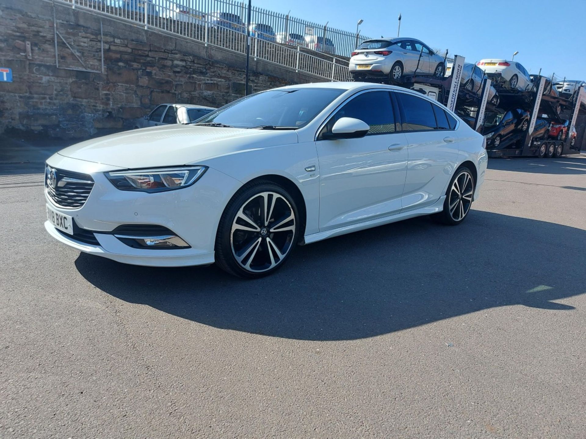 BV18 BXC - VAUXHALL INSIGNIA DIESEL GRAND SPORT - 2.0 Turbo D SRi Vx-line Nav 5dr. Colour:White. - Image 7 of 15