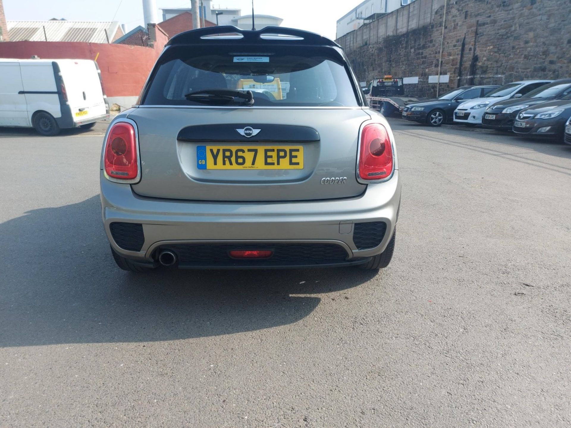 YR67 EPE - MINI 1.5 Cooper 5dr HATCHBACK. Date registered: 12 September 2017. - Image 5 of 14