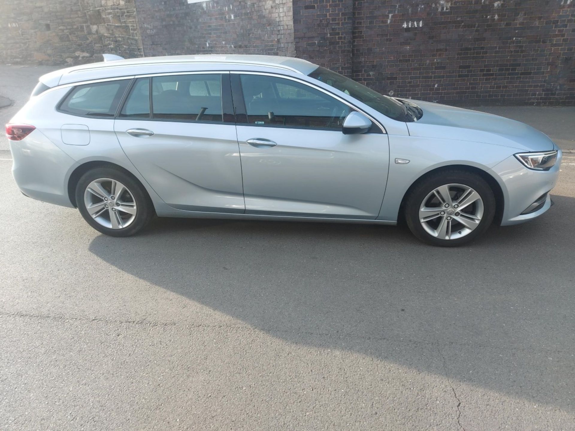 FE67 UZK - VAUXHALL INSIGNIA DIESEL SPORTS TOURER - 1.6 Turbo D ecoTec Tech Line Nav.  Fuel type: - Image 4 of 13