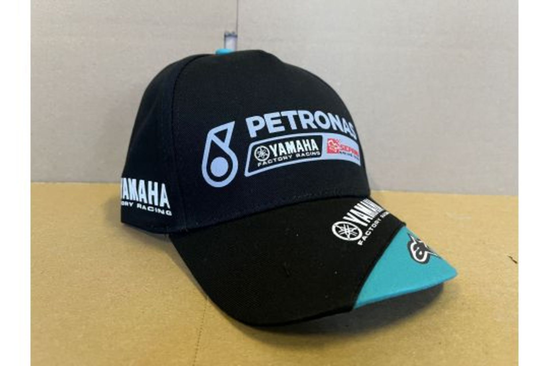 (NO VAT) 25 X BRAND NEW OFFICIAL CHILDRENS BLACK AND GREEN YAMAHA PETRONAS CAPS S1-P