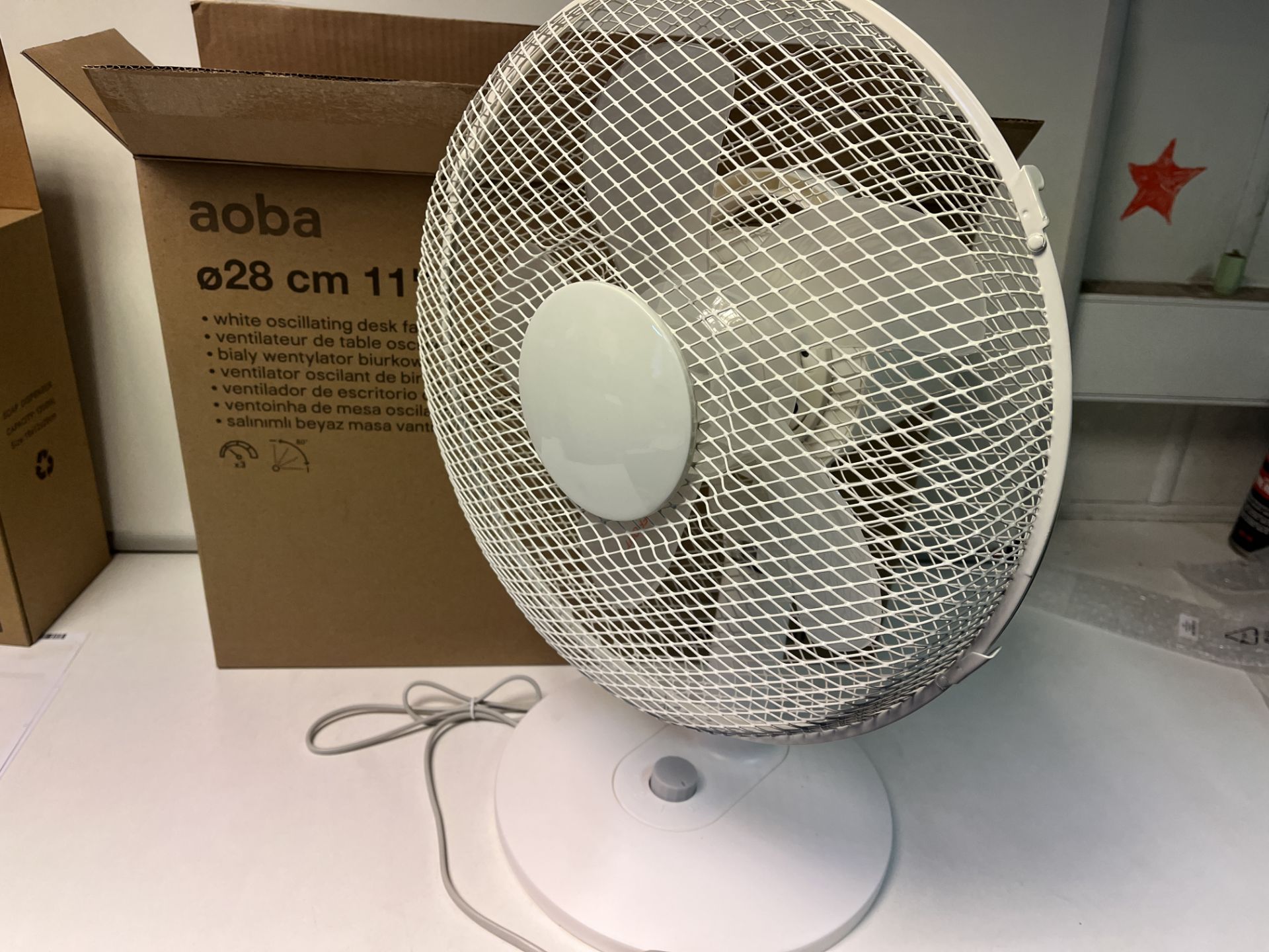 4 X NEW BOXED AOBA 28CM 11 INCH WHITE OSCILLATING DESK FANS (ROW3)