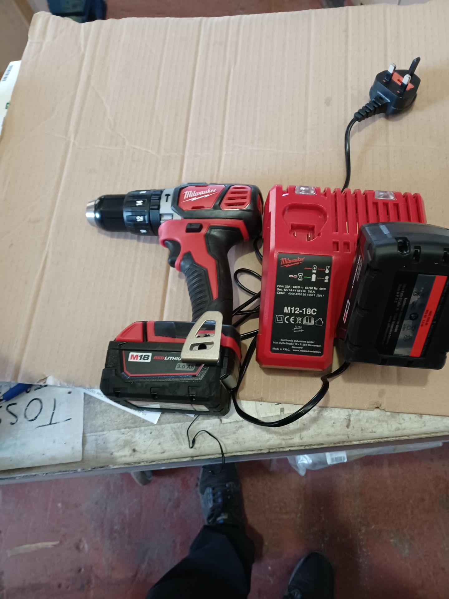 MILWAUKEE M18 BPD LI ION 303B BRUSHLESS WITH 2 BATTERIES CHARGER AND CARRY KIT - BW