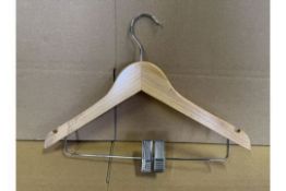 200 X BRAND NEW CHILDRENS WOODEN CLOTHES HANGERS WITH TROUSER POLE C2