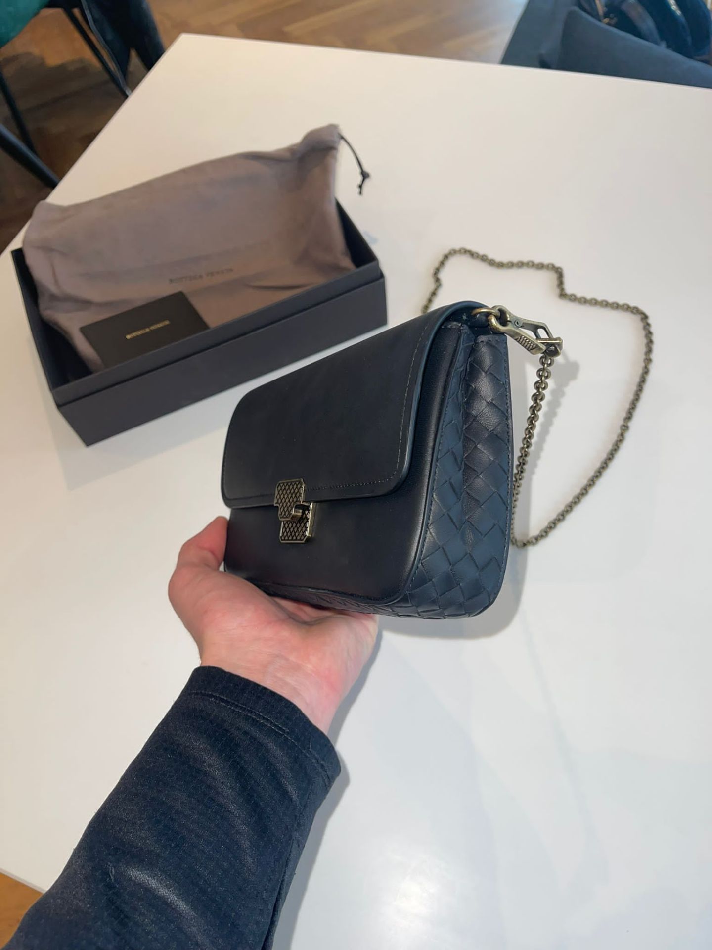 *NO VAT*  Bottega Veneta Crossbody Bag, Black. RRP £2100.00, Sheek and Stylish, this bag is a must - Image 2 of 4