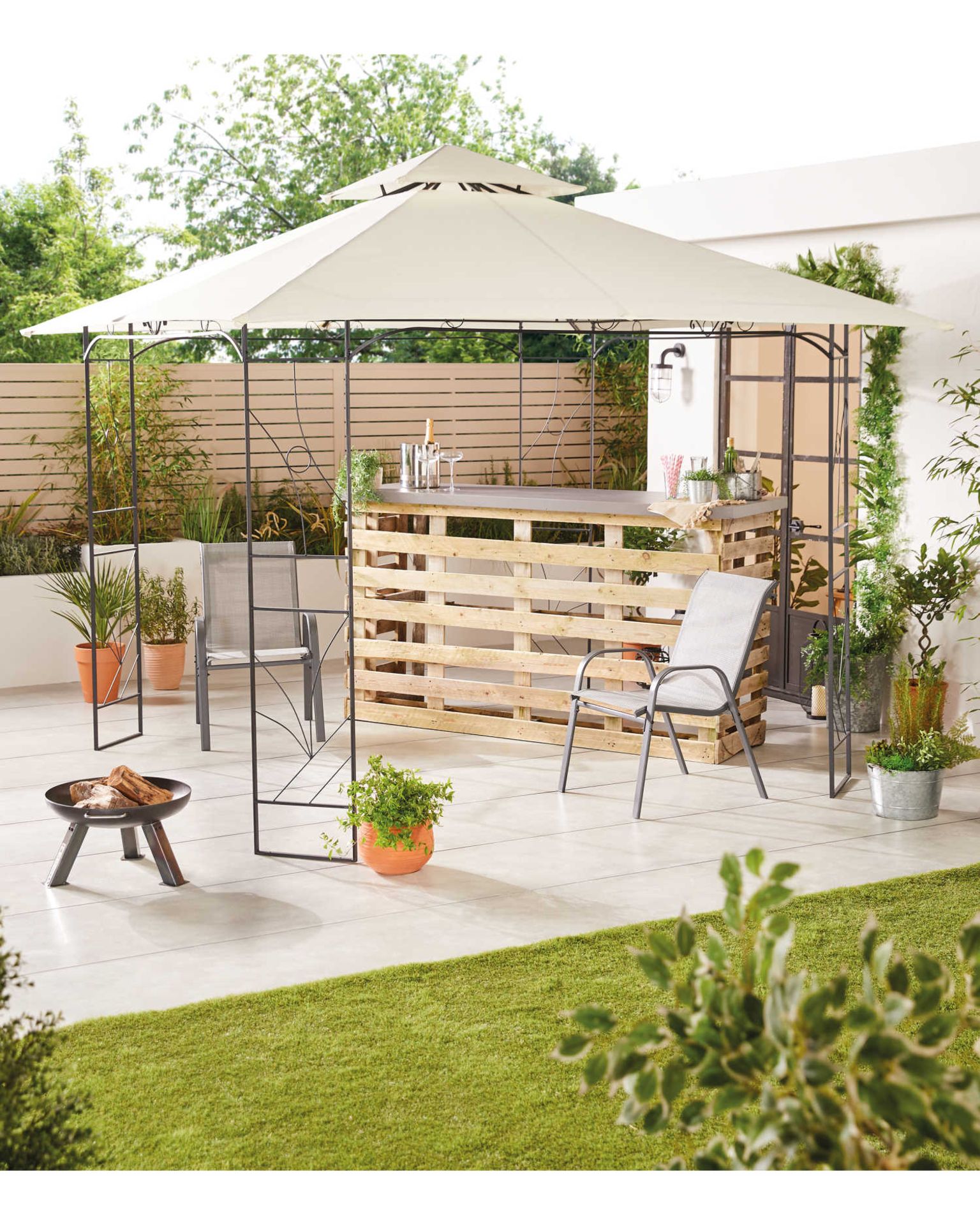2.9m Decorative Gazebo. Never get caught out during the rain or sunshine with this Decorative