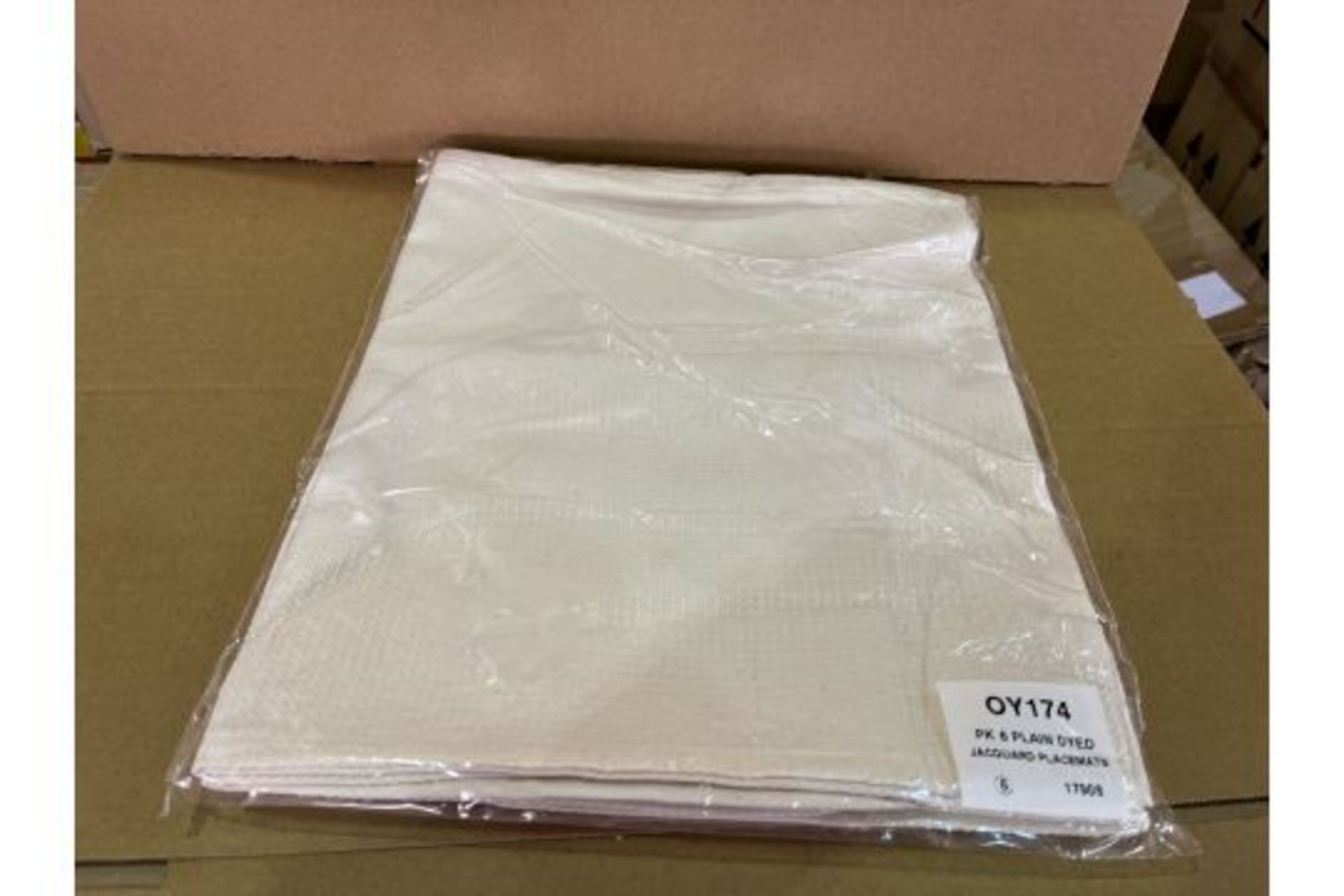 50 X BRAND NEW PACKS OF 6 PLAIN DYED JACQUARD PLACEMATS R15