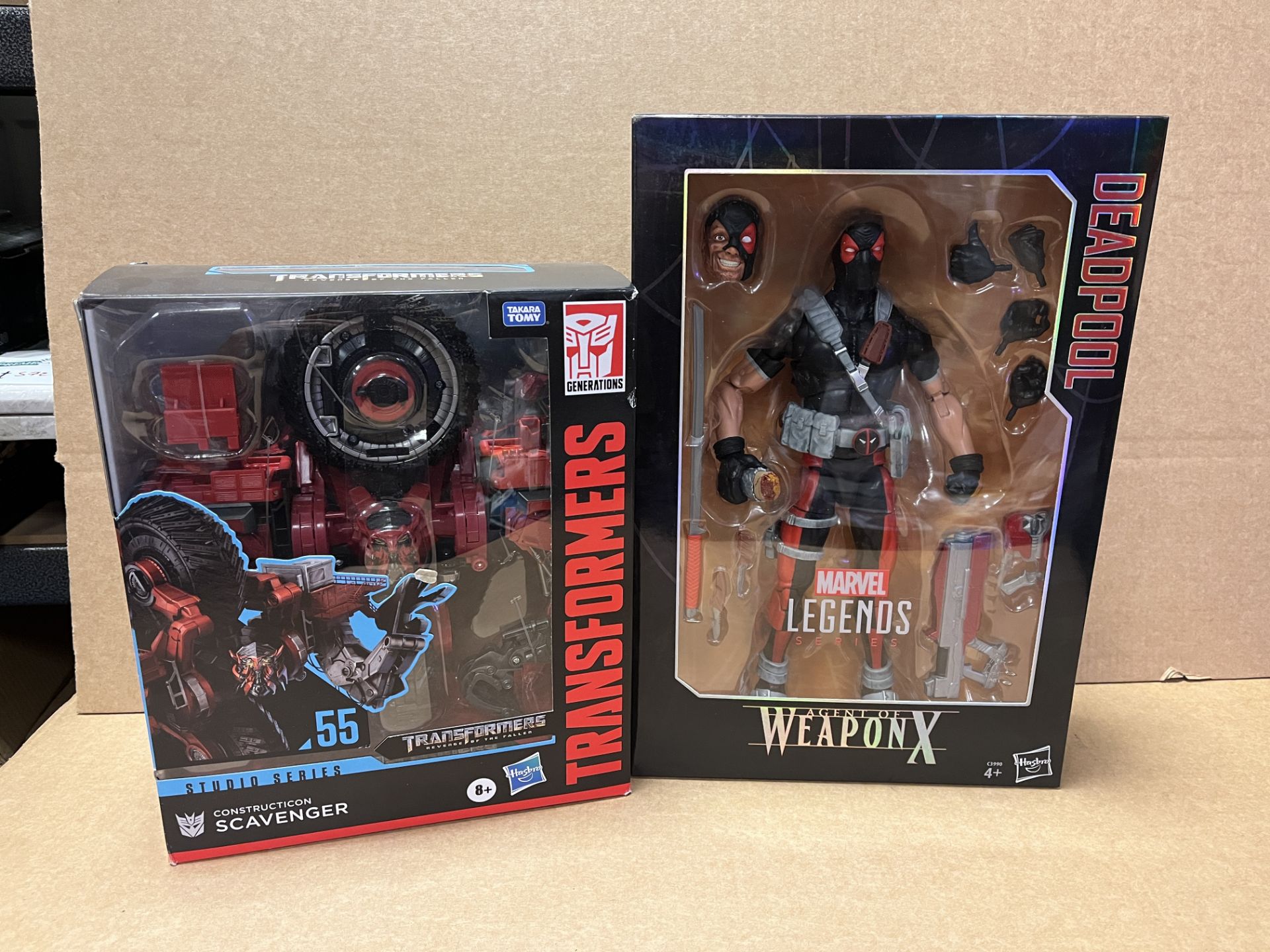 3 PIECE HASBRO COLLECTABLE FIGURE LOT INCLUDING DEADPOOL AND CONSTRUCTION SCAVENGER TRANSFORMER