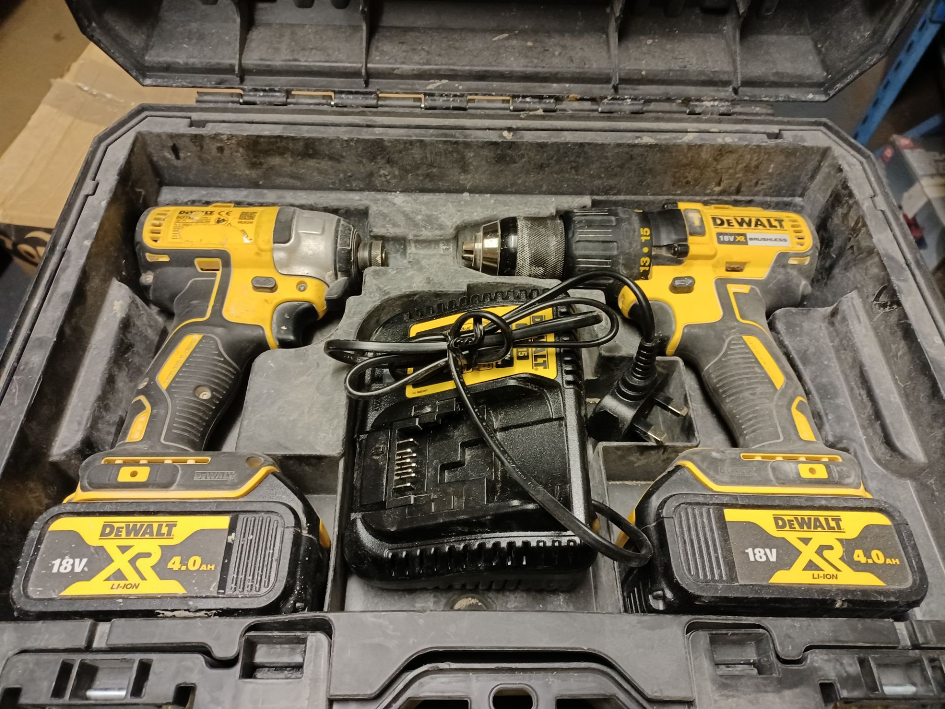 DEWALT DCK2060M2T-SFGB 18V 4.0AH LI-ION XR BRUSHLESS CORDLESS TWIN PACK WITH 2 BATTERIES CHARGER AND