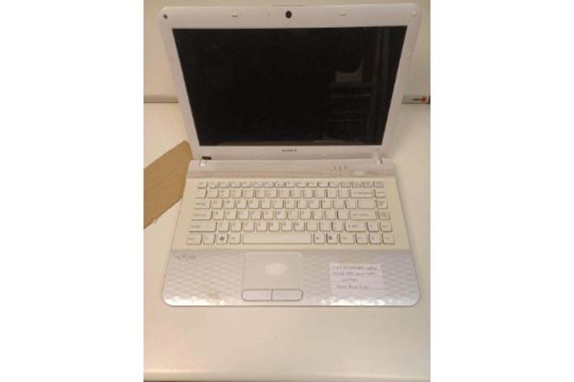 SONY LAPTOP 320GB HARD DRIVE WITH CHARGER (24)