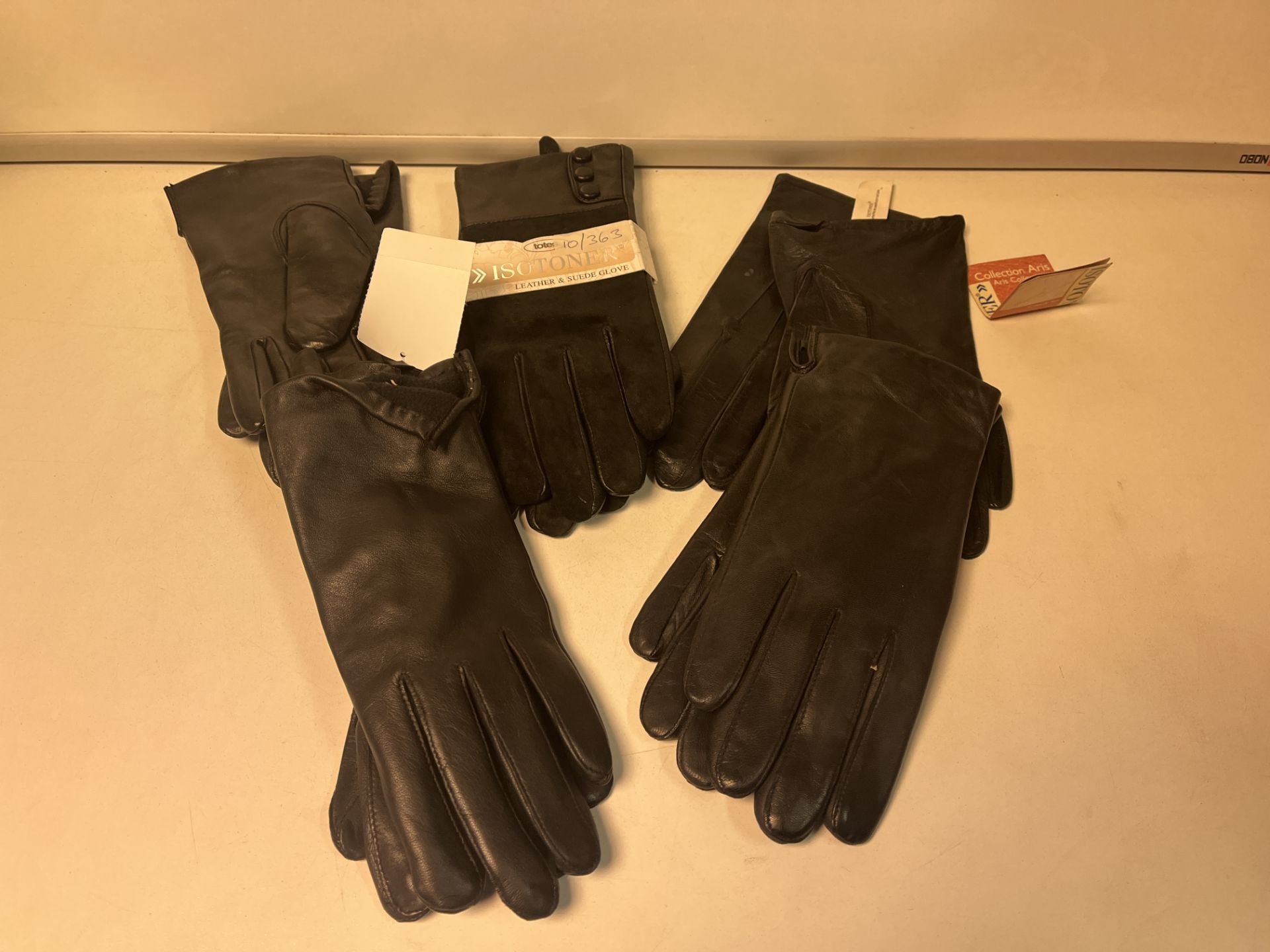 20 X BRAND NEW ASSORTED TOTES LEATHER GLOVES IN VARIOUS STYLES AND SIZES RRP £15-20 EACH R17