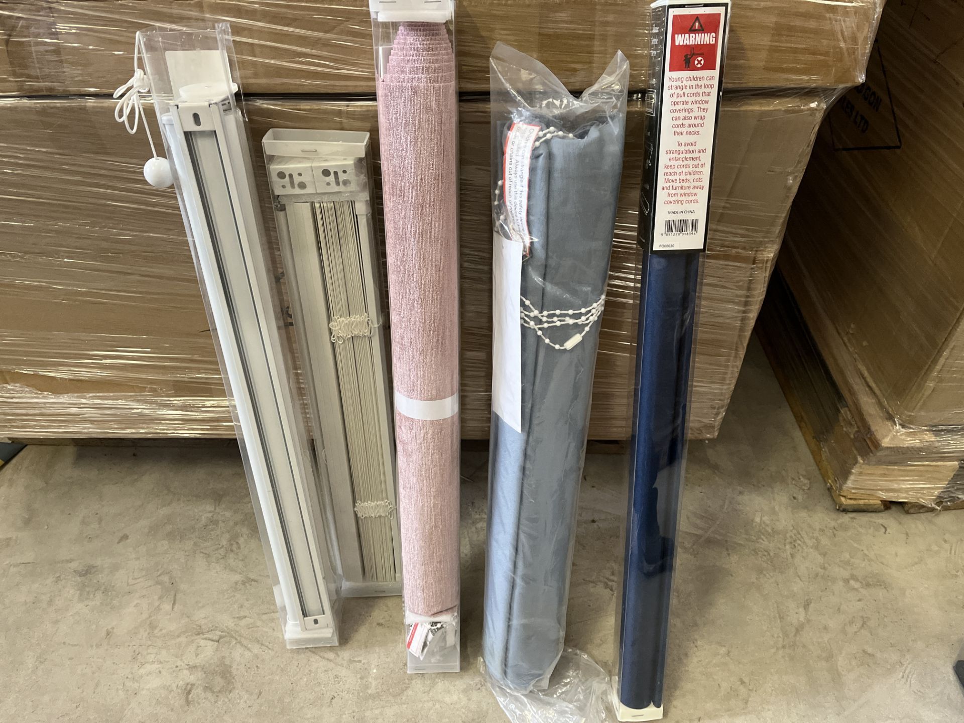 12 X BRAND NEW 120CM BLACKOUT ROLLER BLINDS IN VARIOUS COLOURS S1P