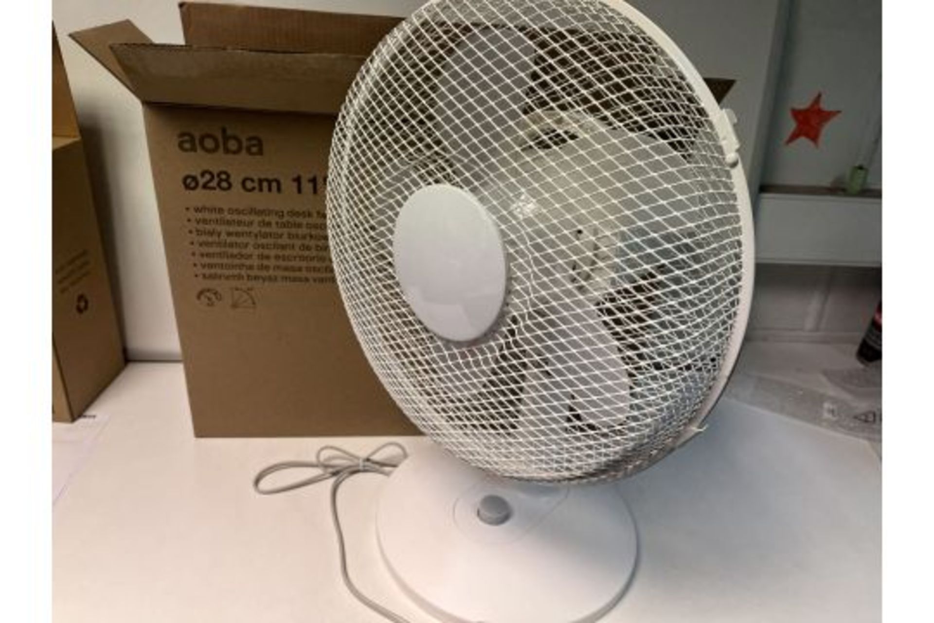 4 X NEW BOXED AOBA 28CM 11 INCH WHITE OSCILLATING DESK FANS (ROW5)