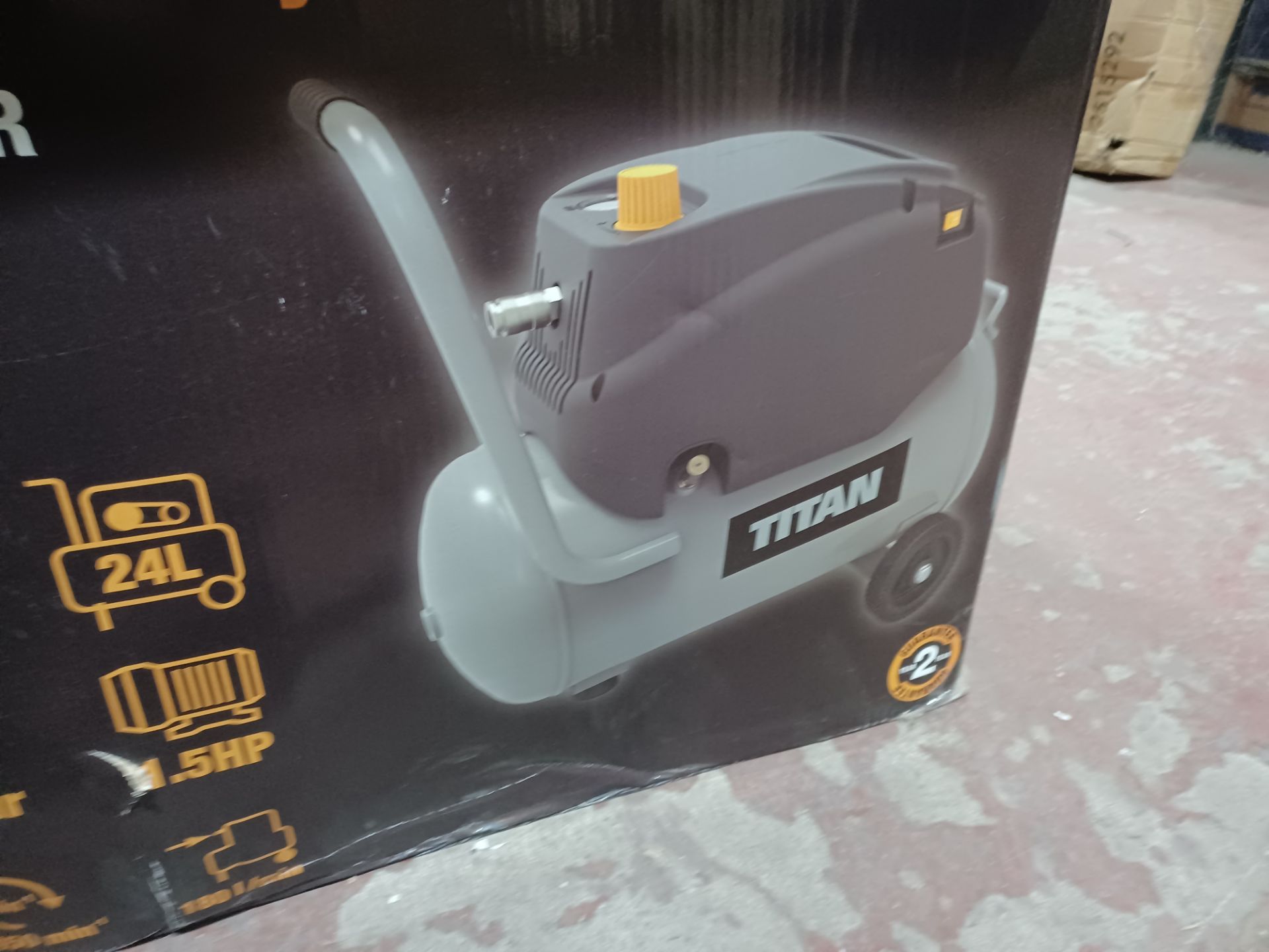 TITAN TTB797CPR 24LTR ELECTRIC OIL-FREE AIR COMPRESSOR WITH 5 PIECE ACCESSORY KIT 220-240V - PCK