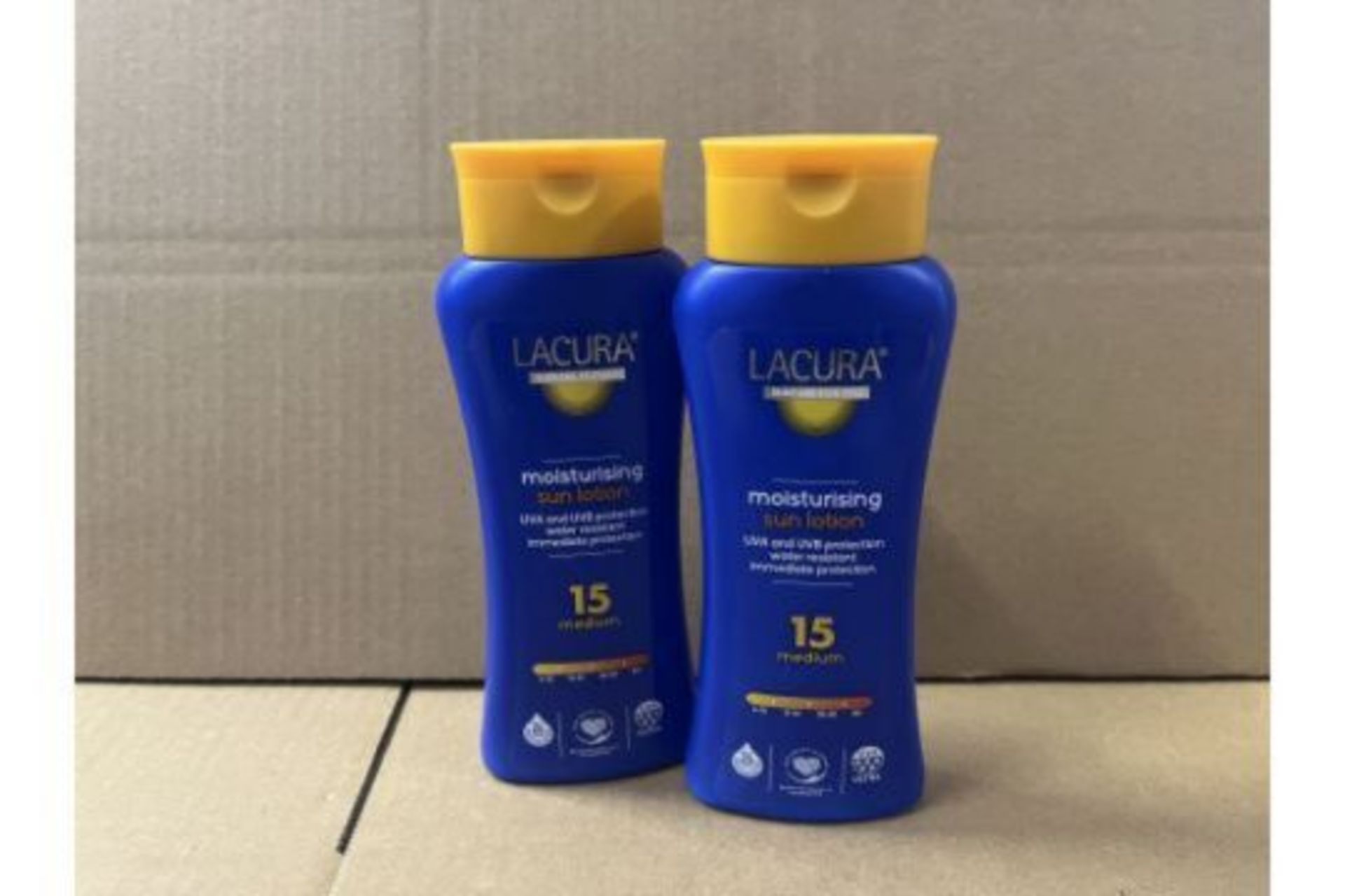 60 X LACURA MOISTURISING SUN LOTION. UVA & UVB PROTECTION. WATER RESISTANT. IMMEDIATE PROTECTION. 15