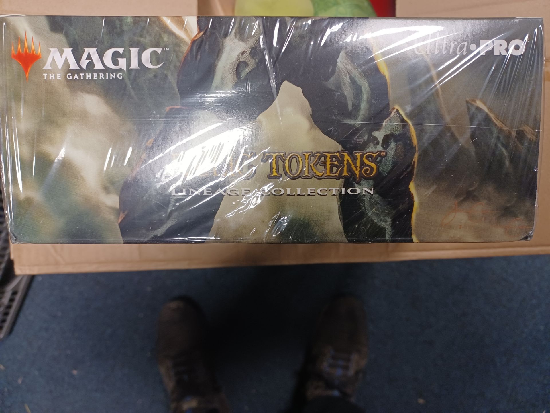 Magic: The Gathering Relic Tokens Lineage Collection BOX (24 packs) RRP £125.00 - EBR