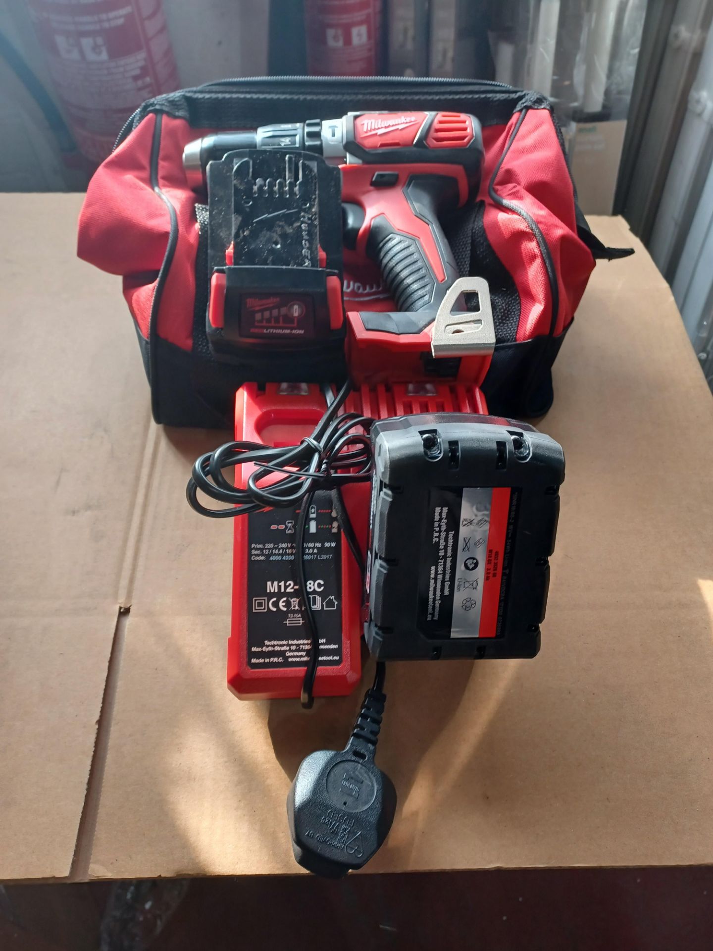 MILWAUKEE M18BPD-303B BRUSHLESS WITH 2 BATTERIES CHARGER AND CARRY KIT - BW