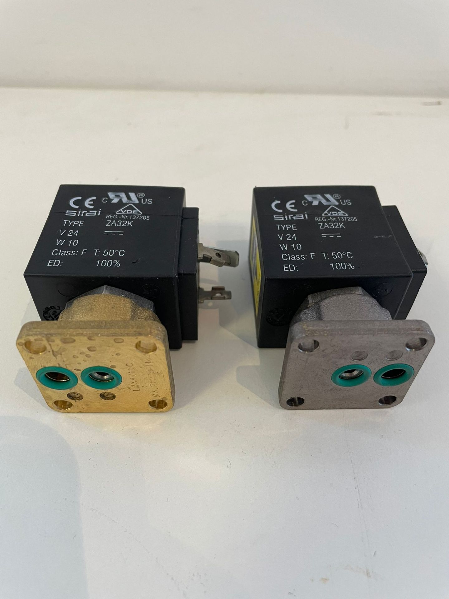 Sirai Solenoid Valve Type ZA32K P/N 533896700 Lot of 10 in packaging Majority with copper fixing Lot