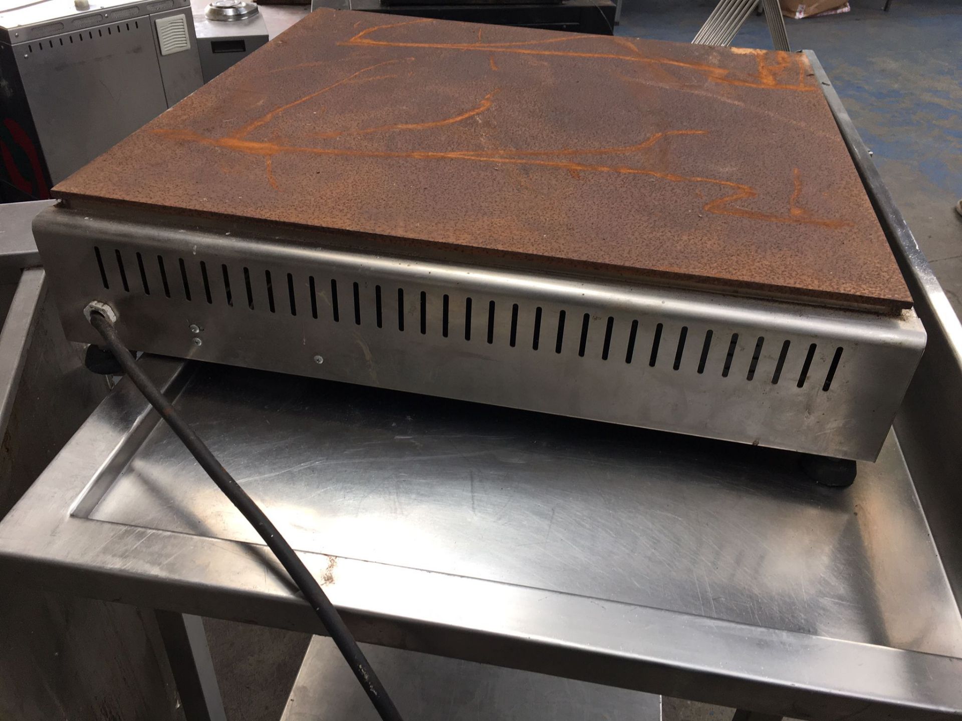 Table top hard top cooker 70cmD 74cmW - Image 2 of 3