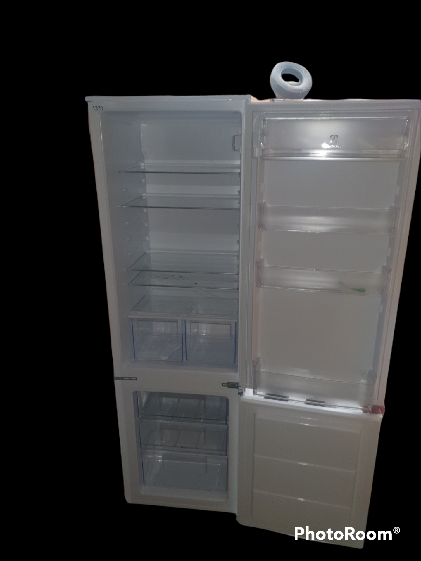 Electrolux LNT3LF18S Built In 70/30 Low Frost Fridge Freezer RRP £650