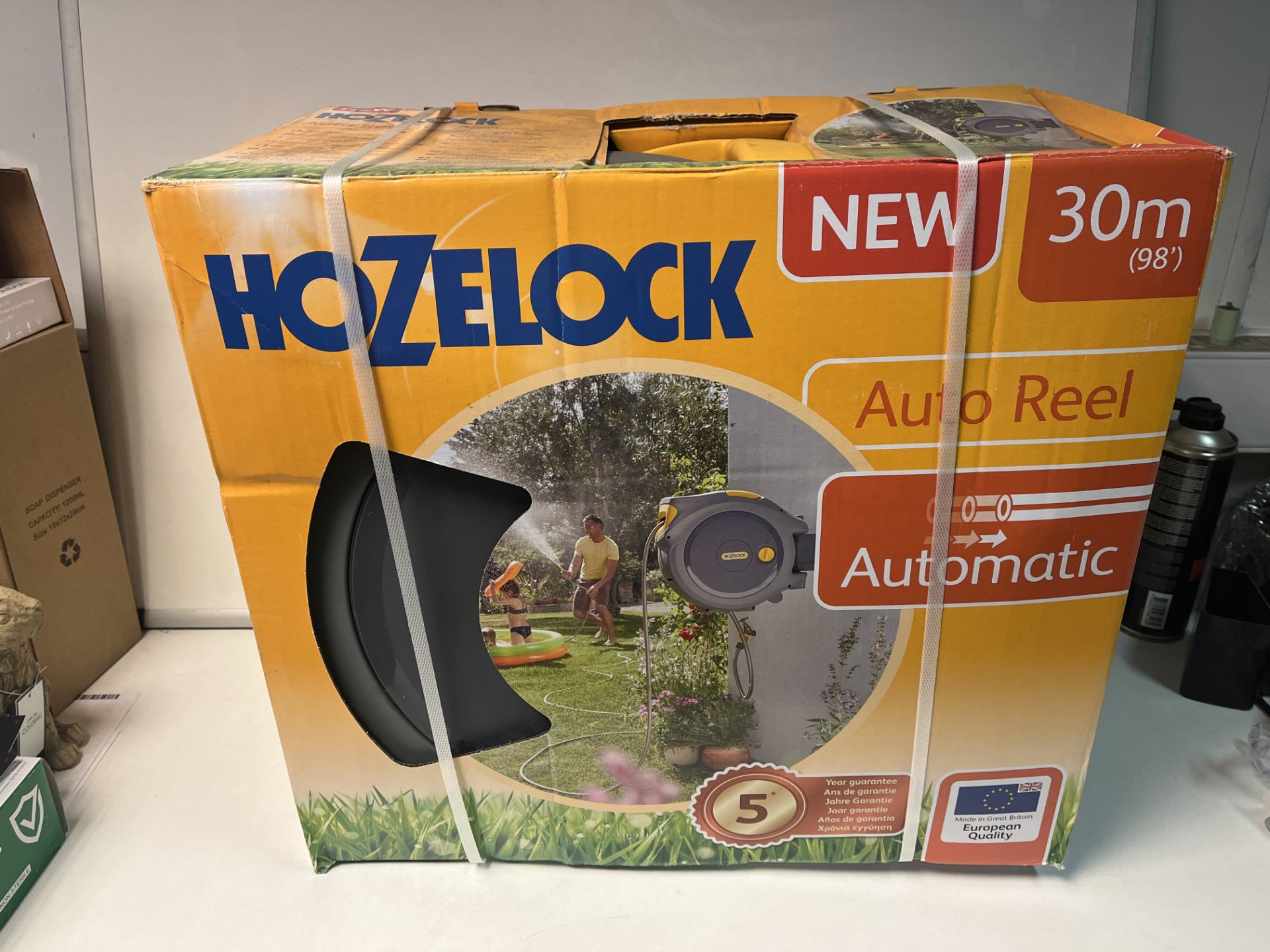 BRAND NEW HOZELOCK AUTO REEL WALL MOUNTED HOZE REEL AND HOSE 30M RRP £129 R17