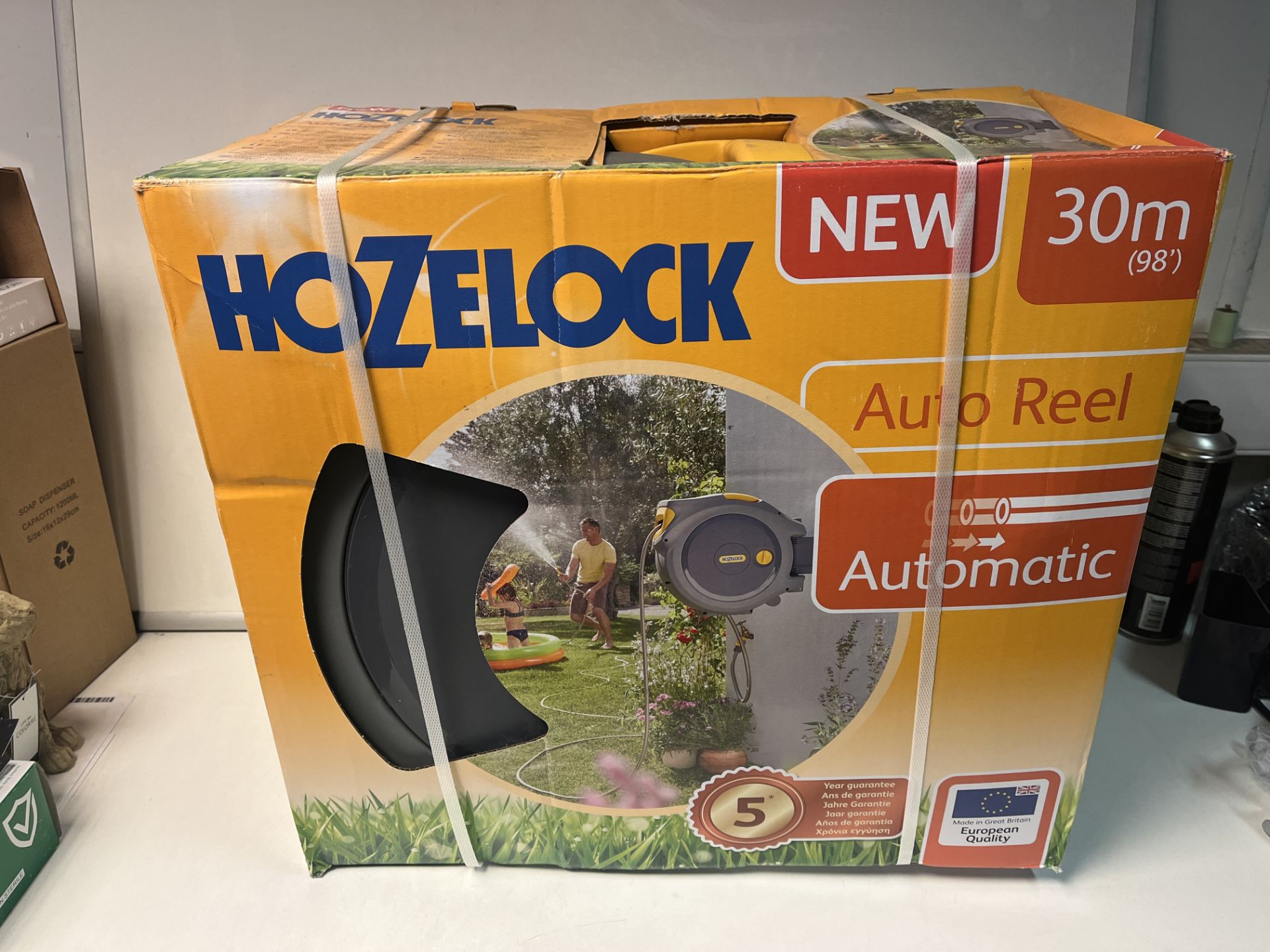 BRAND NEW HOZELOCK AUTO REEL WALL MOUNTED HOZE REEL AND HOSE 30M RRP £129 R17