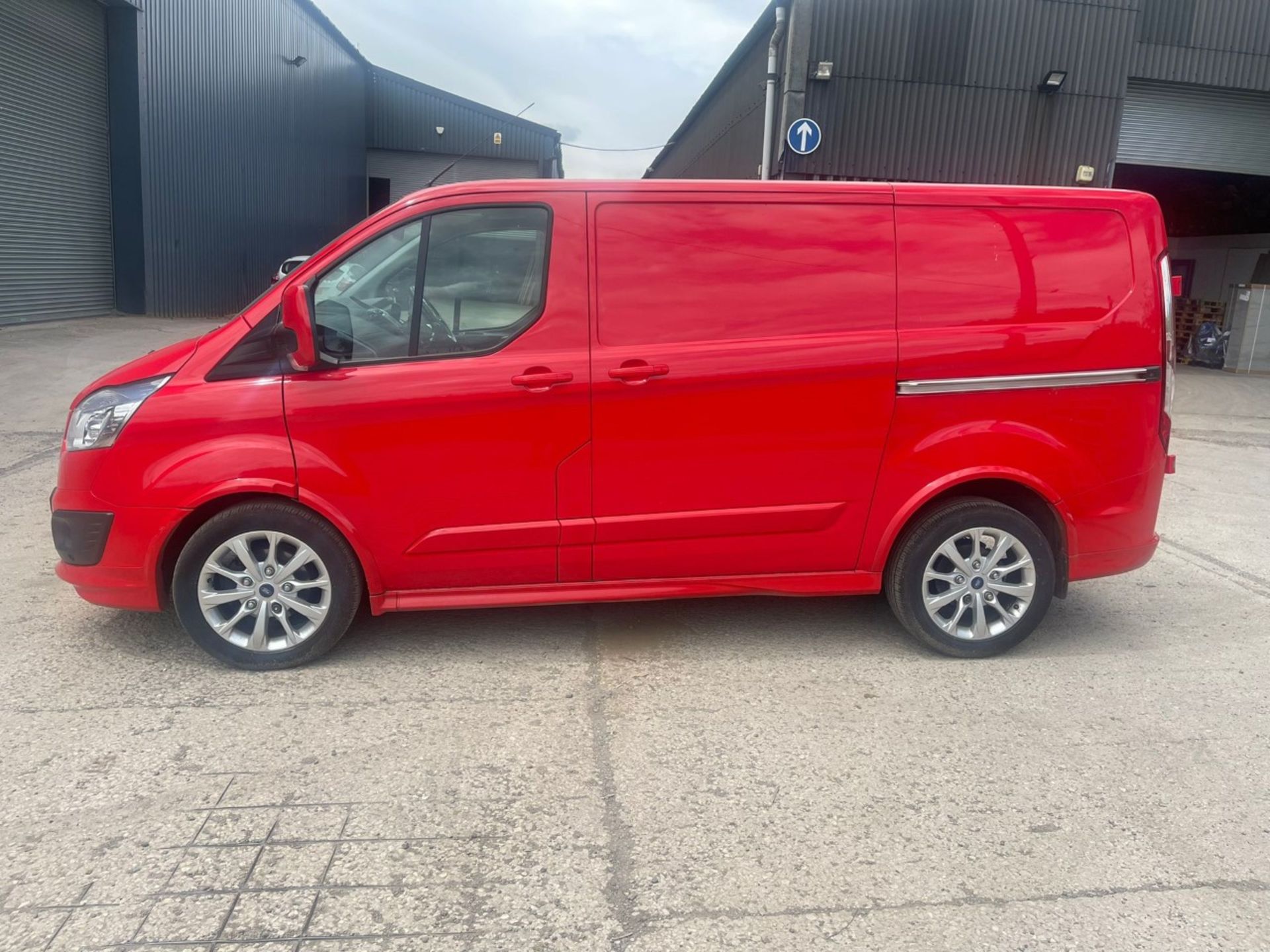 YT17 WJJ - FORD TRANSIT CUSTOM 290 L1 DIESEL FWD - 2.0 TDCi 170ps Low Roof Limited Van   Colour: Red