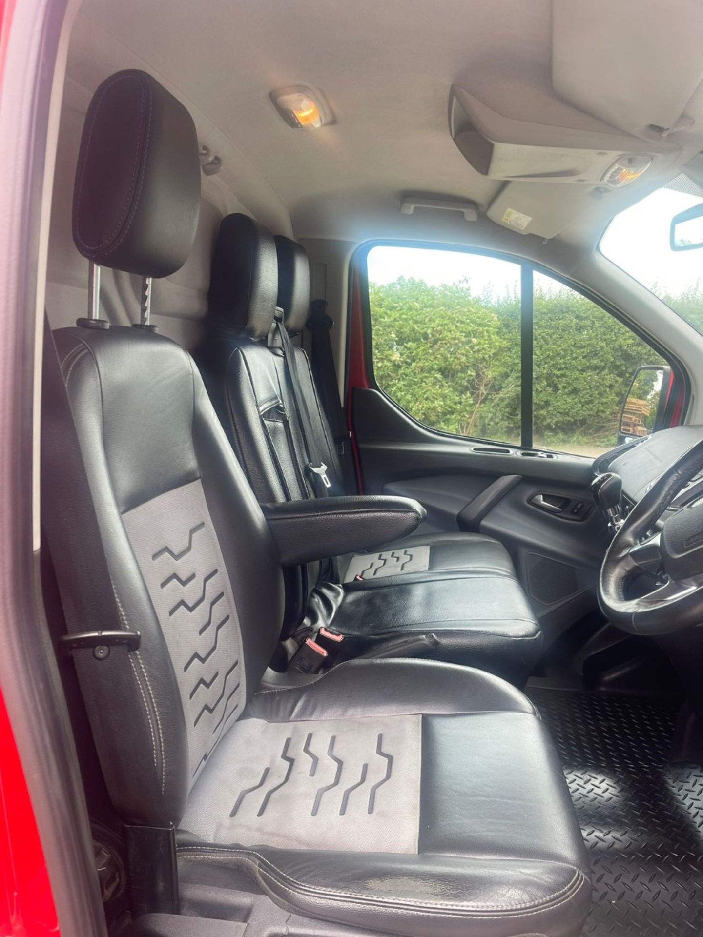 YT17 WJJ - FORD TRANSIT CUSTOM 290 L1 DIESEL FWD - 2.0 TDCi 170ps Low Roof Limited Van   Colour: Red - Image 6 of 7