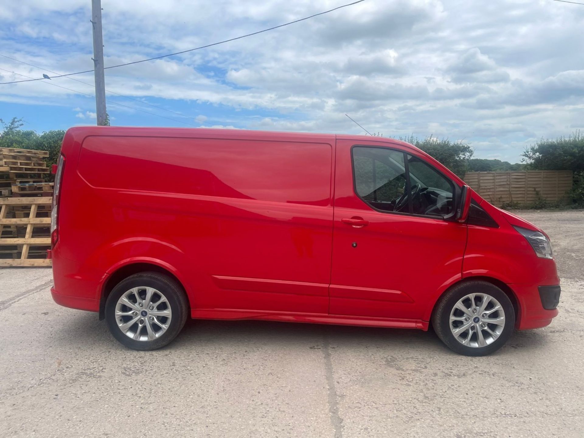 YT17 WJJ - FORD TRANSIT CUSTOM 290 L1 DIESEL FWD - 2.0 TDCi 170ps Low Roof Limited Van   Colour: Red - Image 2 of 7