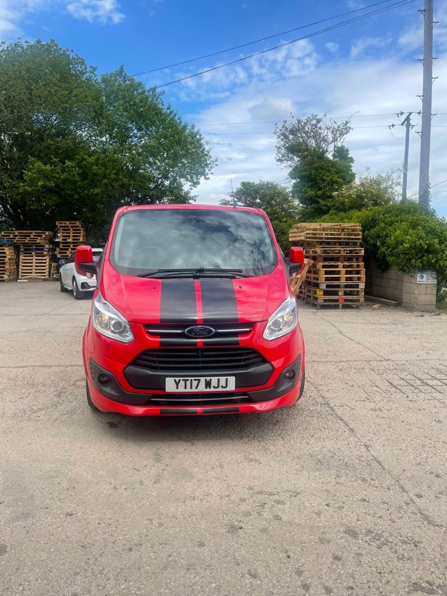 YT17 WJJ - FORD TRANSIT CUSTOM 290 L1 DIESEL FWD - 2.0 TDCi 170ps Low Roof Limited Van   Colour: Red - Image 3 of 7