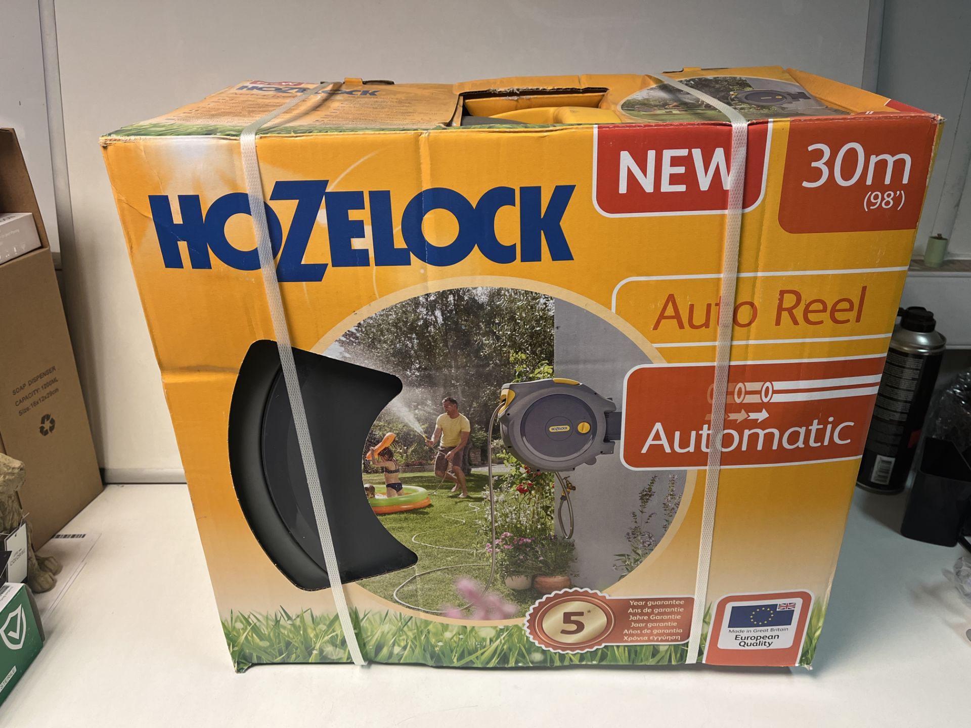 BRAND NEW HOZELOCK AUTO REEL WALL MOUNTED HOZE REEL AND HOSE 30M RRP £129 R17