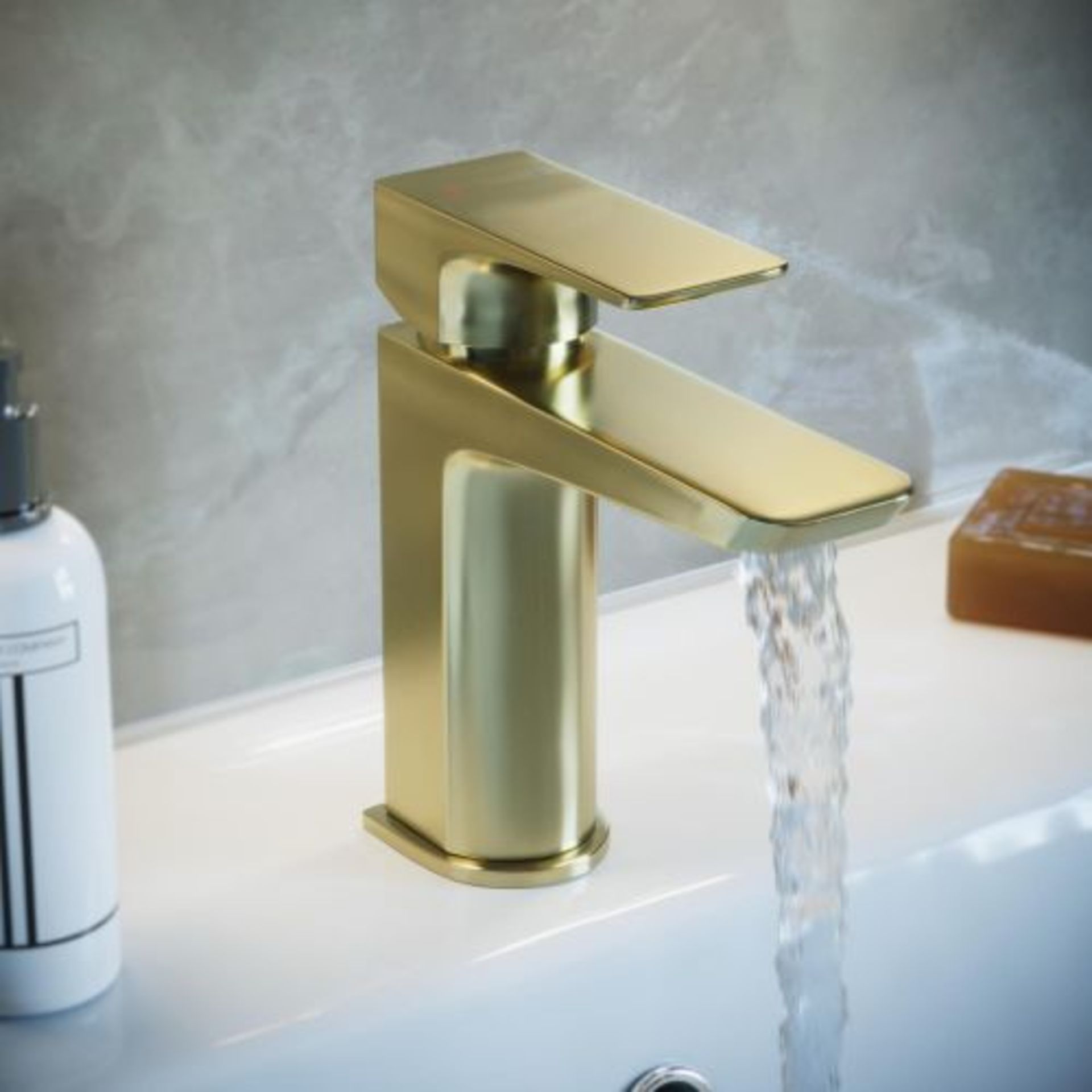 (WW182) NEW & BOXED Brushed Brass Square Deck Mounted Basin Tap